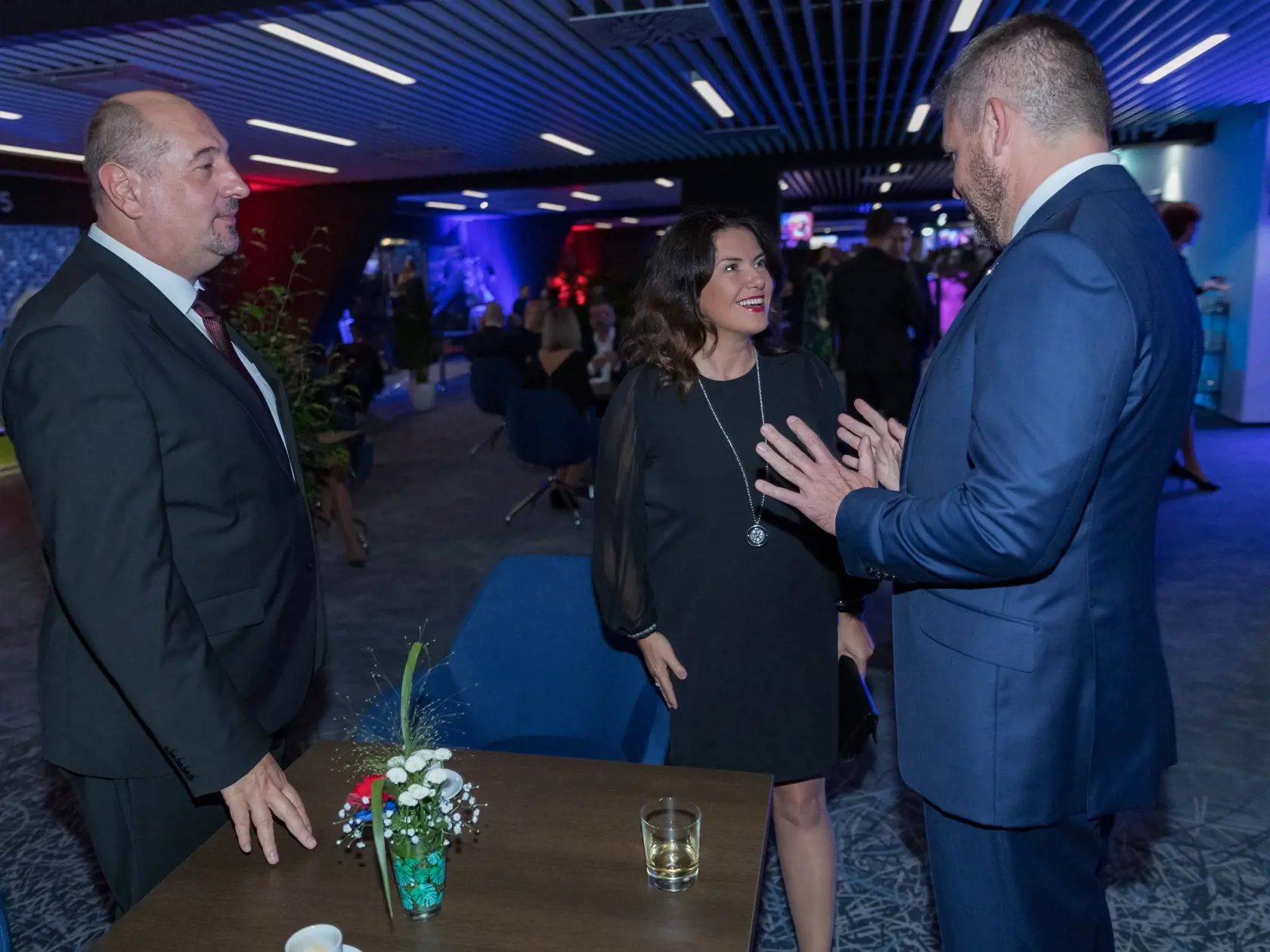 Oslava 18. narodenín slovenskej spravodajskej televízie TA3, sprava je Peter Pellegrini, Iveta Malachovská a Martin Malachovský.
