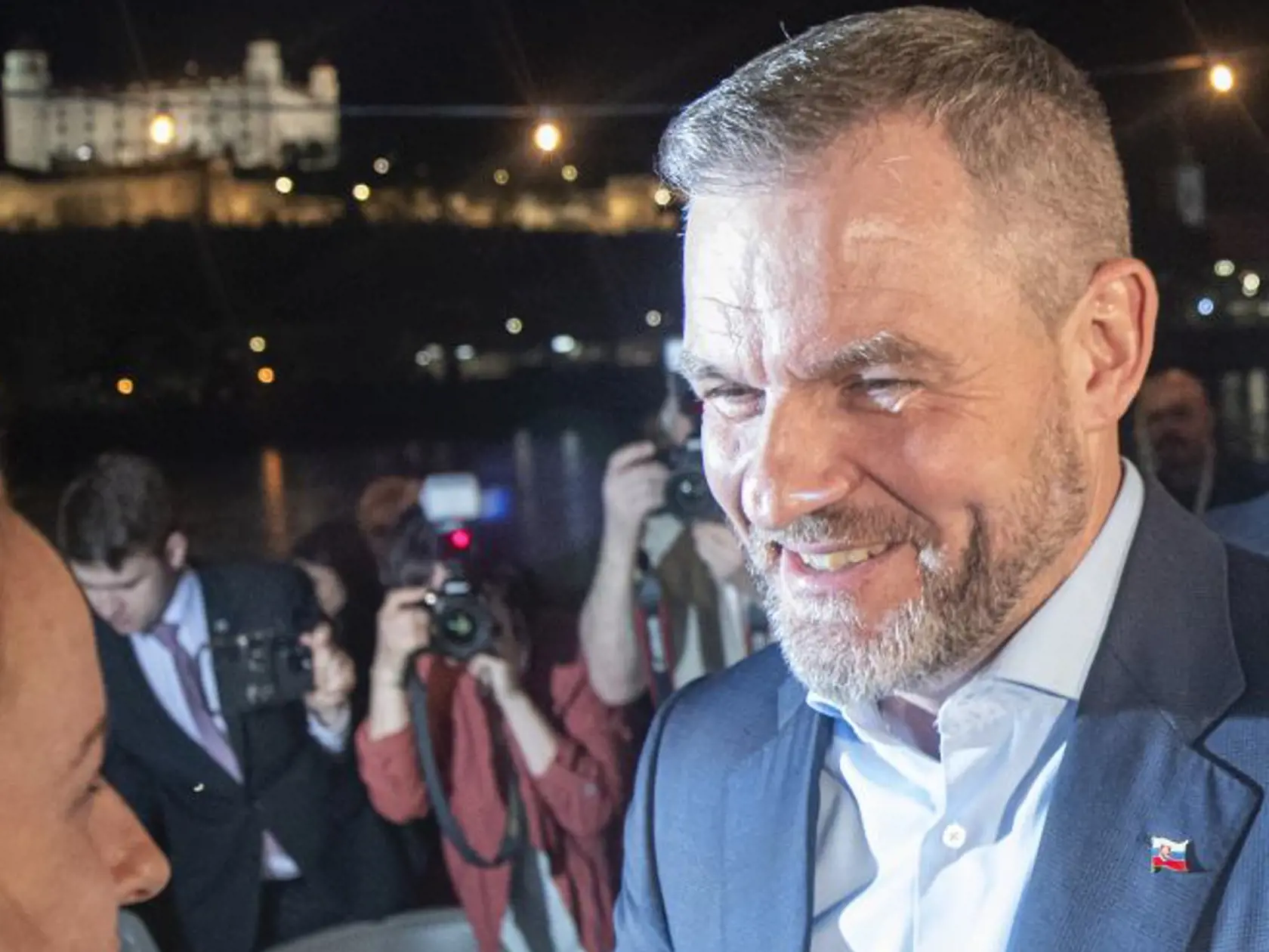  Na Slovensku sa v sobotu začalo v poradí šieste druhé kolo priamej voľby prezidenta Slovenskej republiky. Postúpili do neho Ivan Korčok a Peter Pellegrini. Na snímke predseda Národnej rady (NR) SR a kandidát na prezidenta SR Peter Pellegrini počas príchodu do svojej volebnej centrály v Bratislave v rámci 2. kola prezidentských volieb v sobotu 6. apríla 2024. FOTO TASR - Martin Baumann