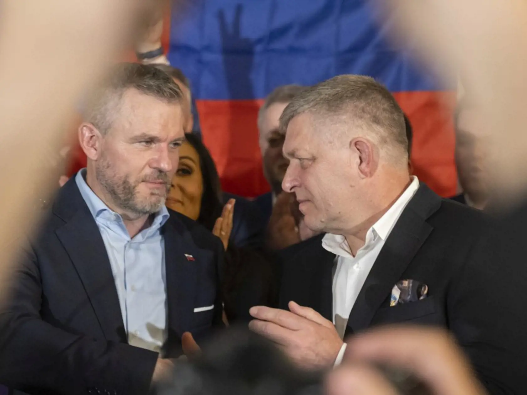 Peter Pellegrini a Robert Fico v družnom rozhovore.