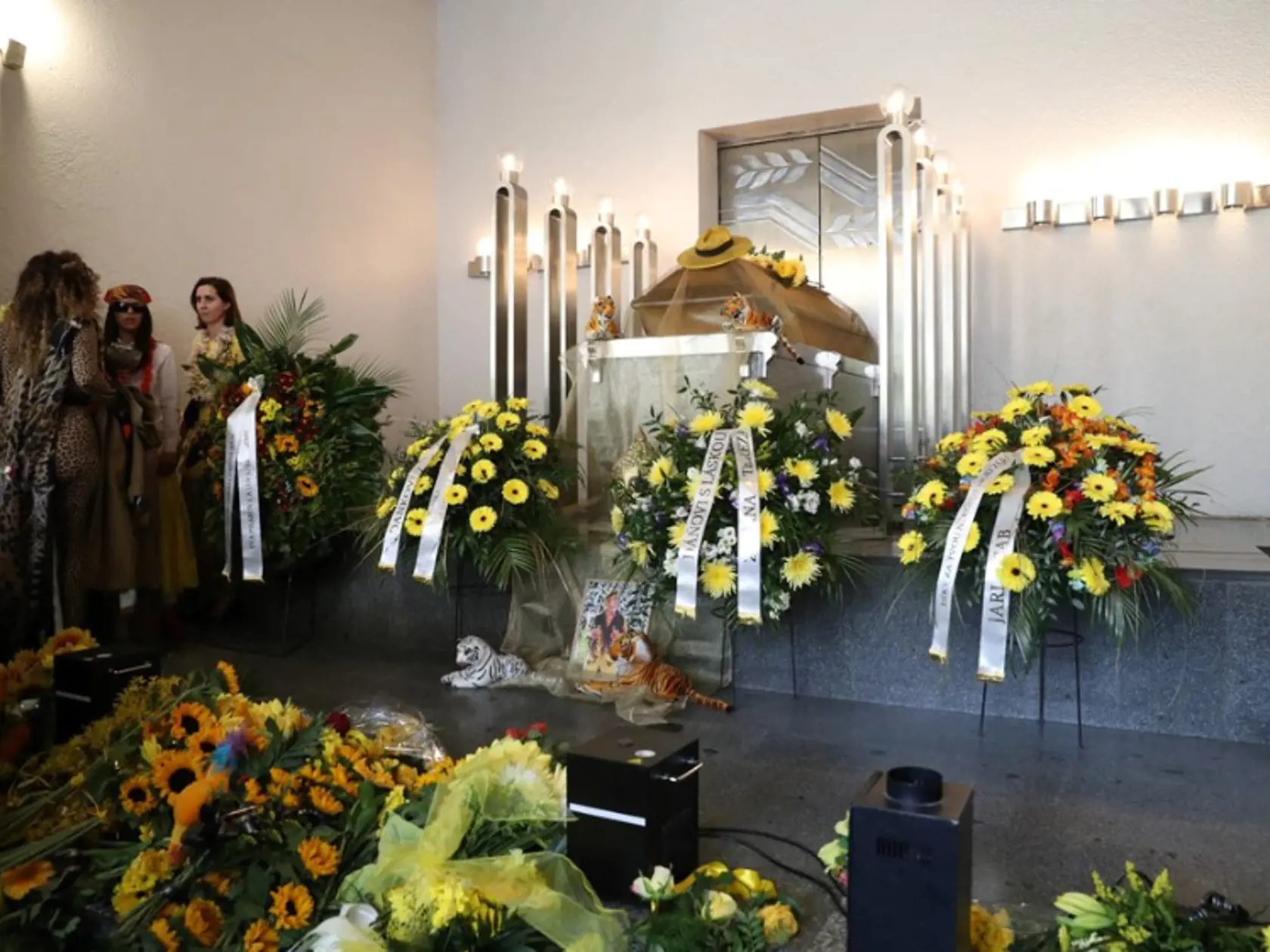 Pohreb Dana Nekonečného sa niesol v duchu jeho života. Bol farebný, divoký a plný tanca.