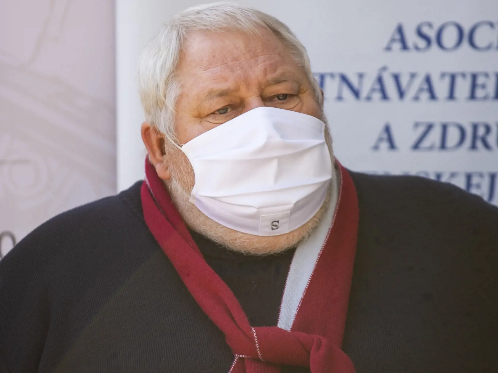 Na snímke zľava predsedovia Klubu 500 Peter