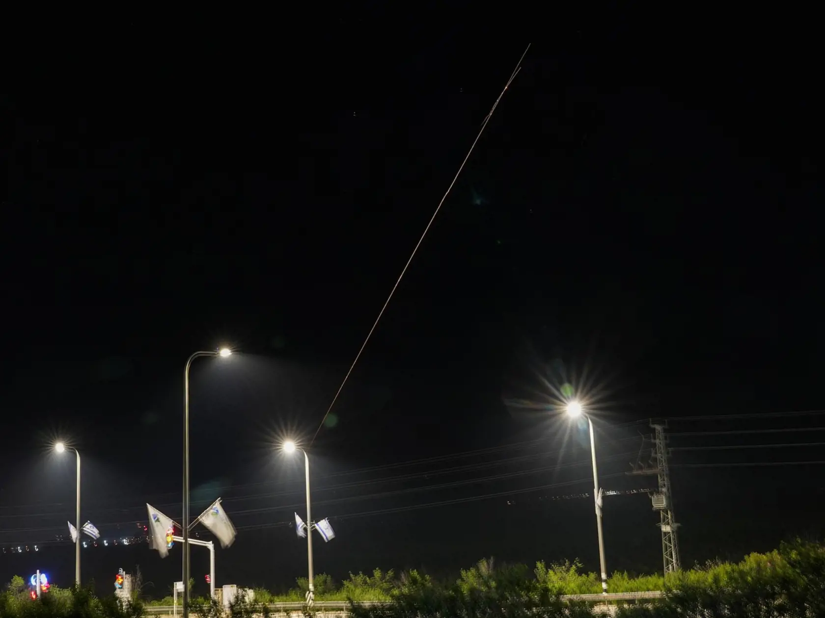 Iránske rakety nad Izraelom.