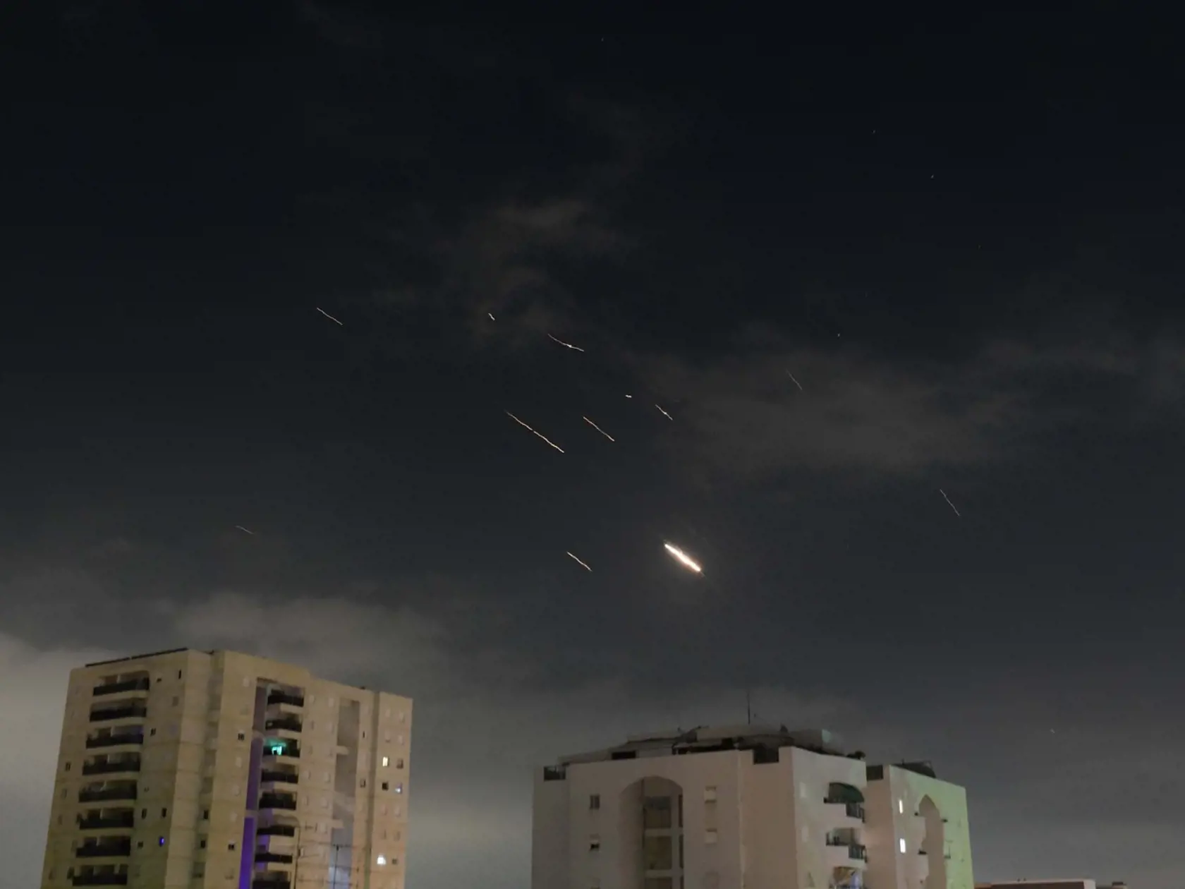 Iránske rakety nad Izraelom.