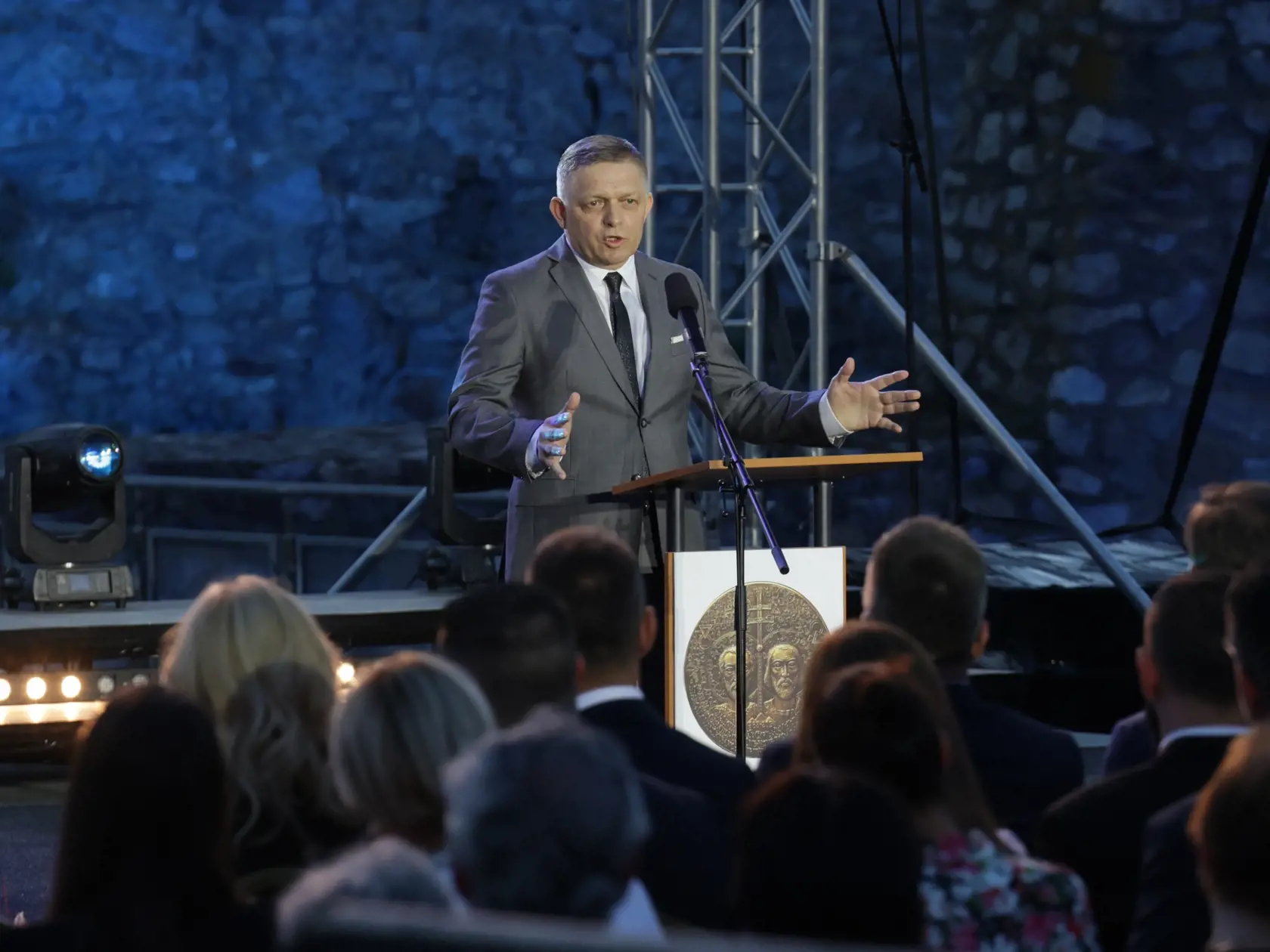 Robert Fico počas svojho prejavu na hrade Devín.