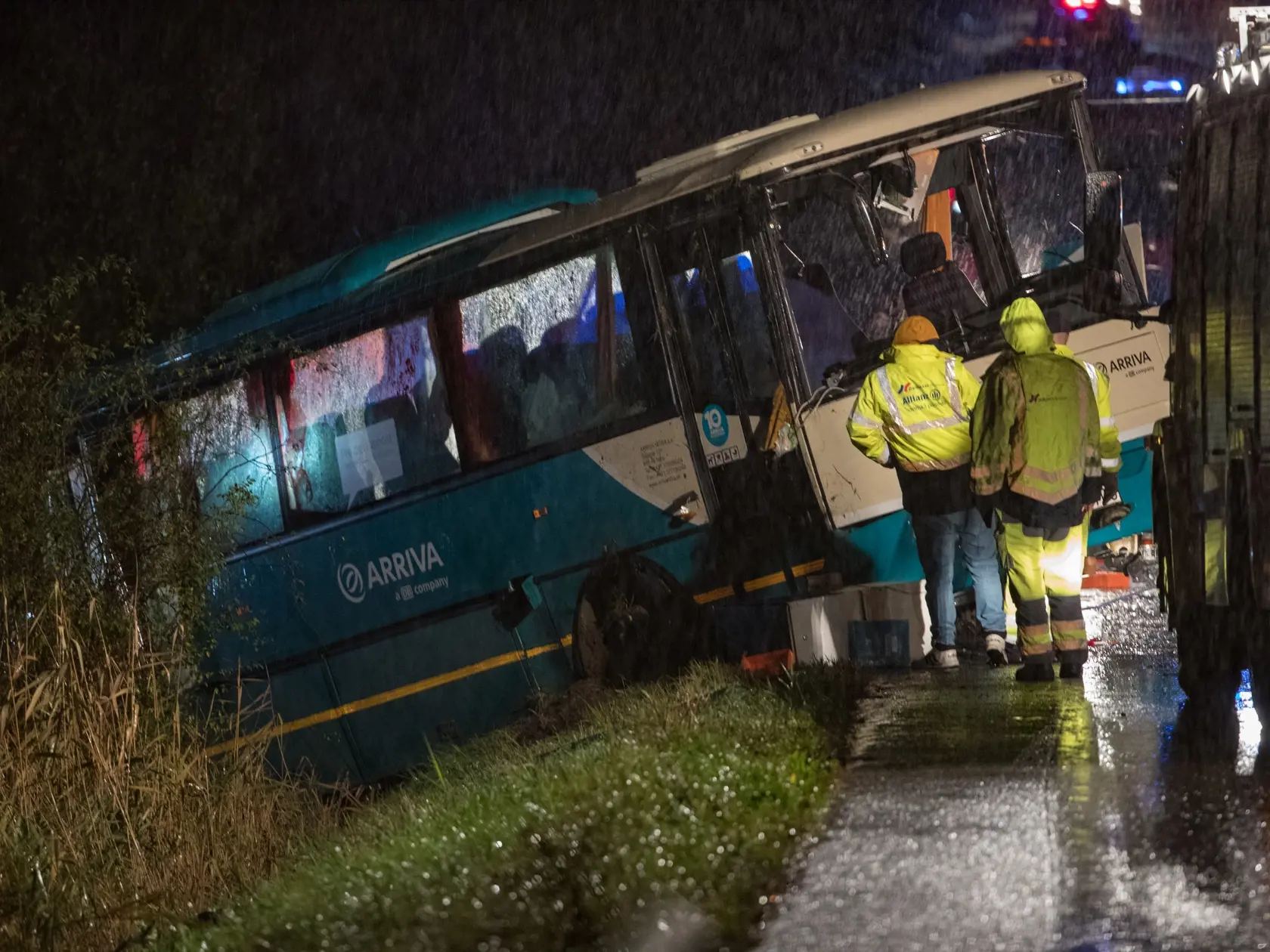 Tragická dobravná nehoda, ku ktorej prišlo na ceste medzi Nitrou a Zlatými Moravcami nedaľeko obce Malanta. Na mieste o život prišlo 12 ľudí a ďalších v kritickom stave odviezli do nitrianskej nemocnice.