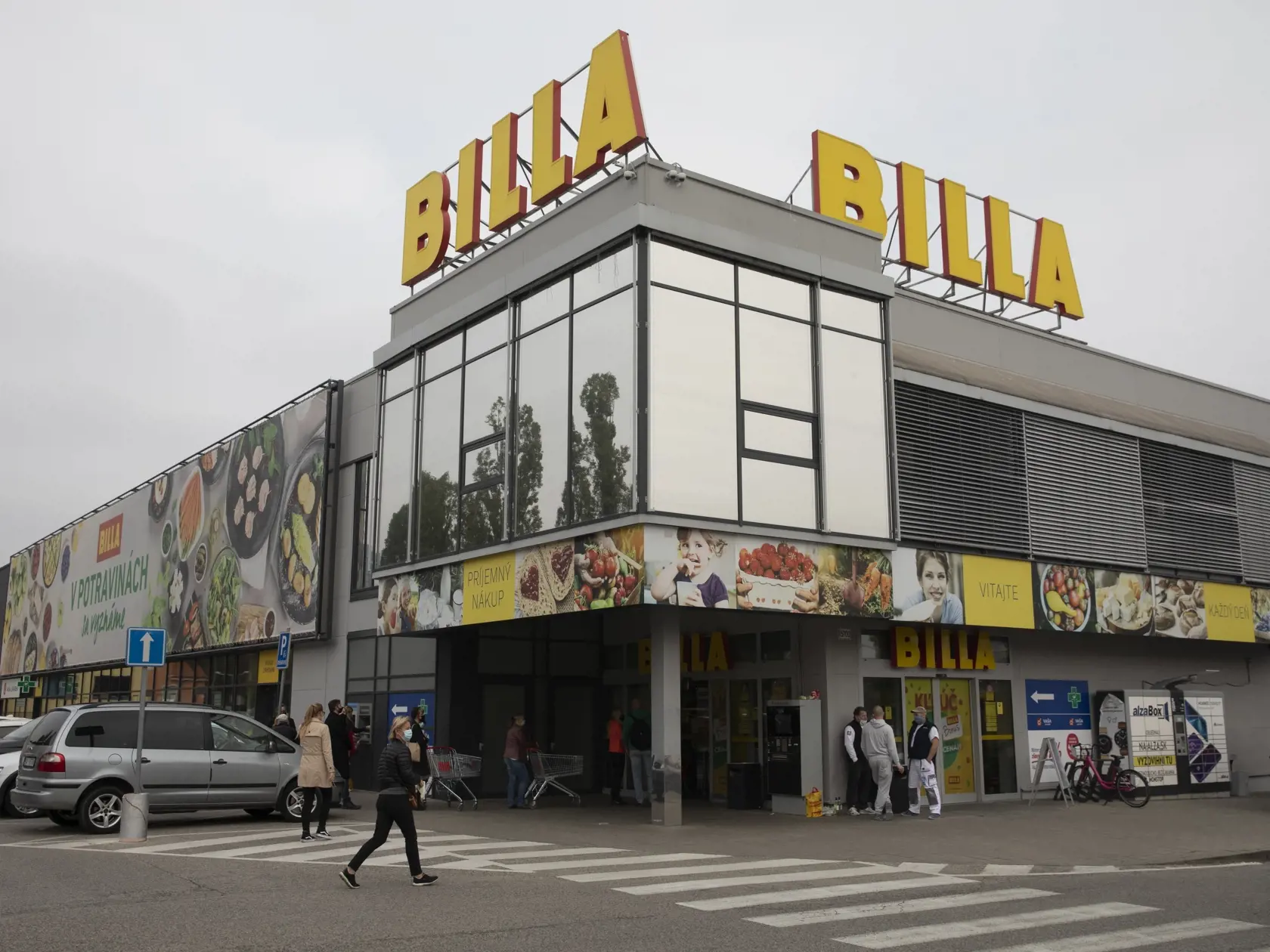 Obchody počas pandémie.
Na obr. Billa Ružinov