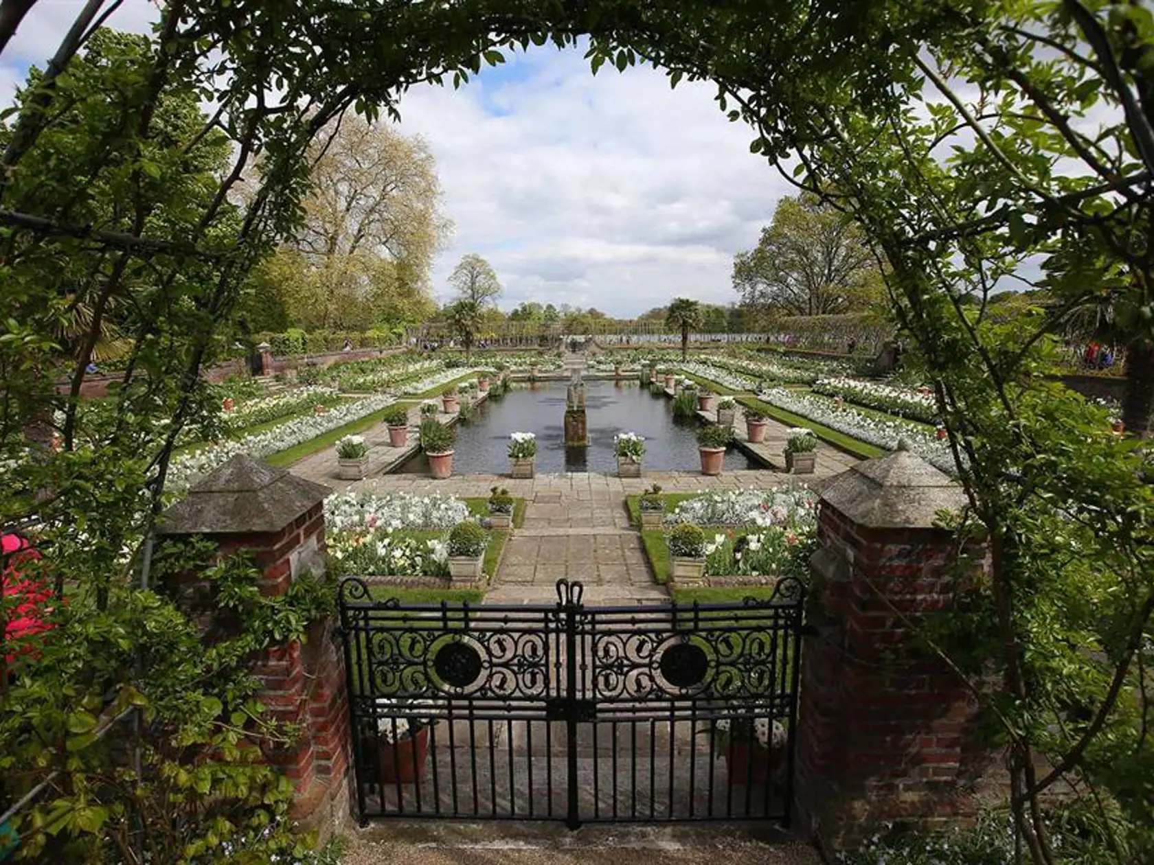Záhrady okolo Kensingtonského paláca Diana milovala, najviac Sunken Garden s bazénom a kvetináčmi. VIAC V GALÉRII.