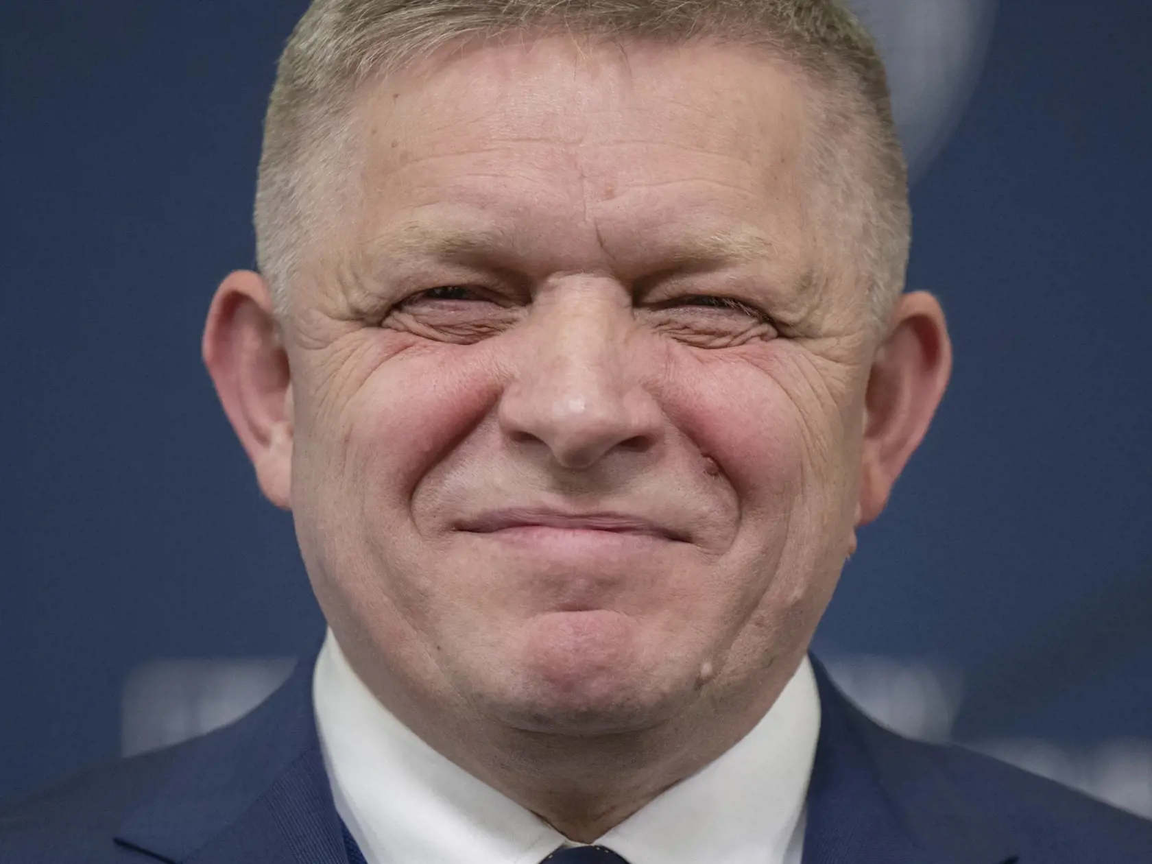 Na snímke premiér SR Robert Fico (Smer-SD) sa usmieva počas tlačovej konferencie na tému  Ústavná hrádza proti progresivizmu v Bratislave v pondelok 27. januára 2025. FOTO TASR - Martin Baumann