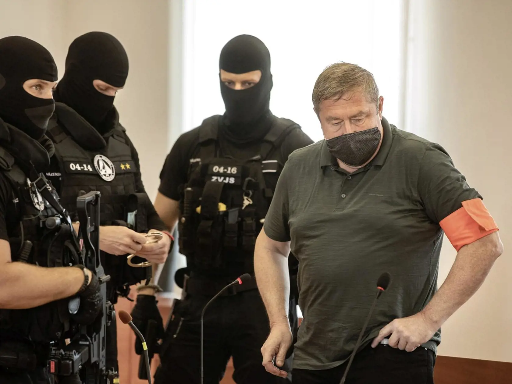 Bývalý špeciálny prokurátor Dušan Kováčik sa opäť postavil pred súd. Obžalovaný je z korupcie aj vynášania informácií.