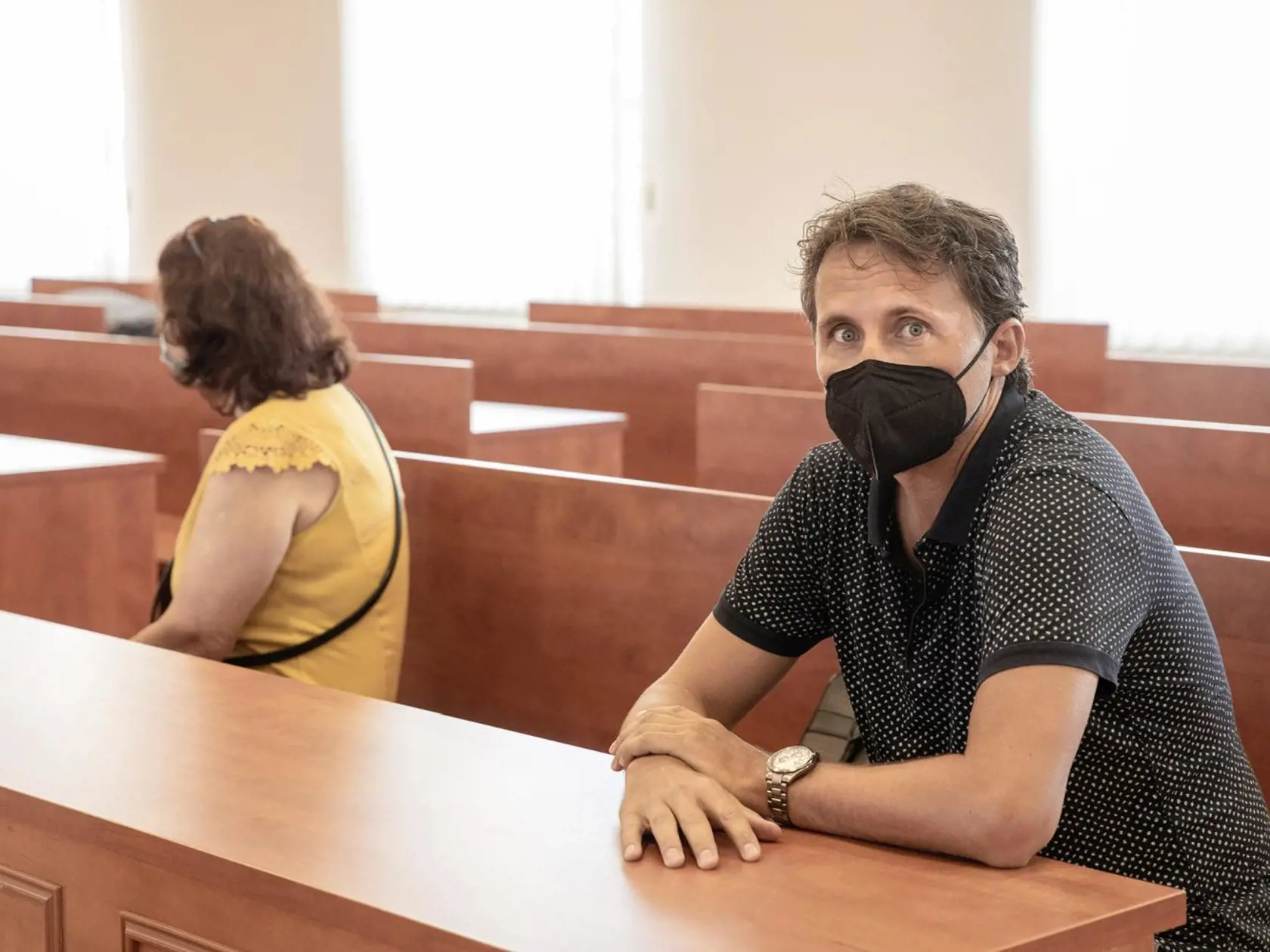 SVEDOK MAKÓ Tvrdí, že Kováčikovi dal v obálke 50-tisíc. Na súde aj pred médiámi vystupoval sebavedome, akoby sa ani sám na korupčnej činnosti nepodieľal.