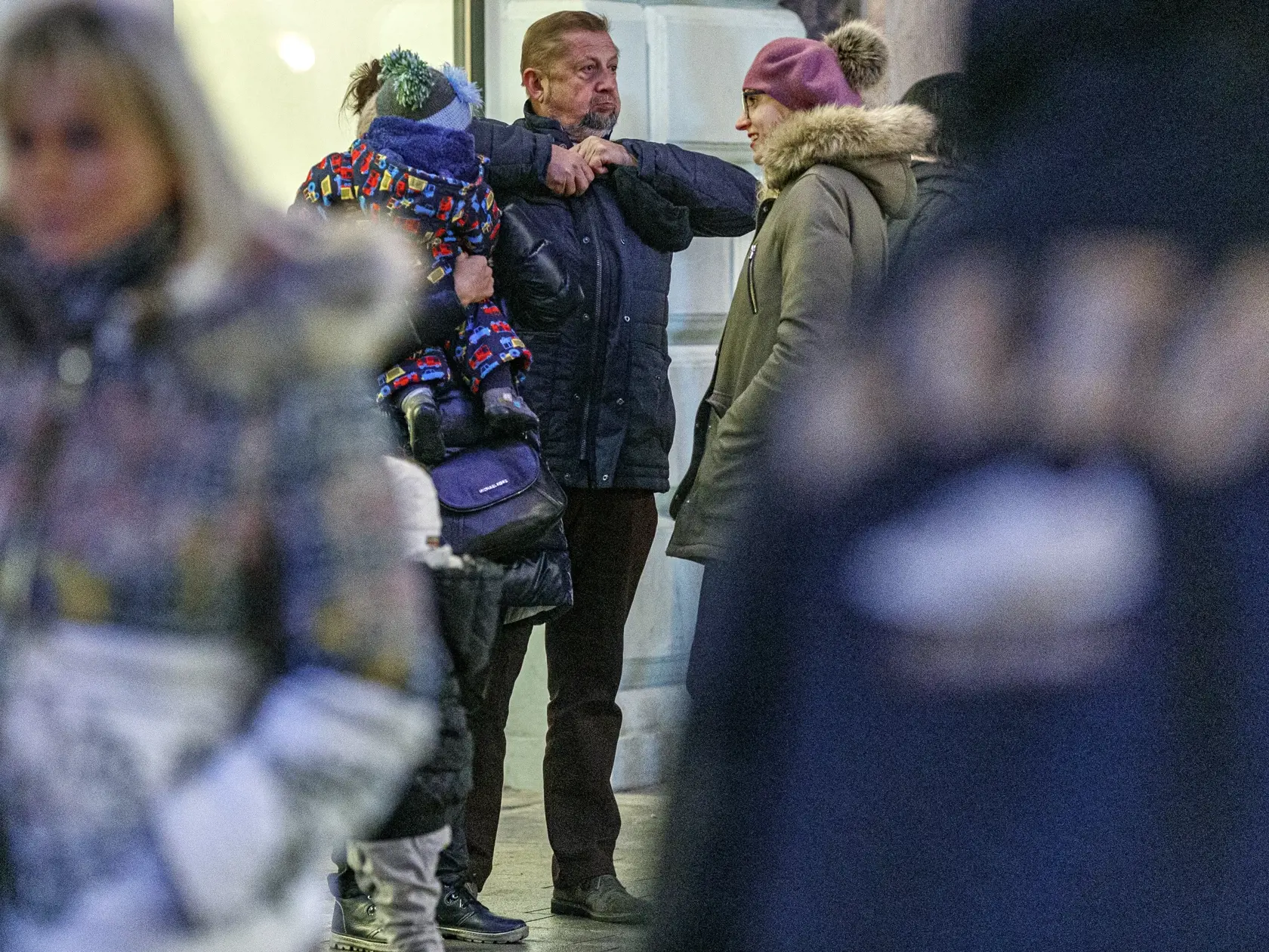 Na snímke neúspešný prezidentský kandidát Štefan Harabin, počas prechádzky s rodinou na bratislavských Vianočných trhoch.