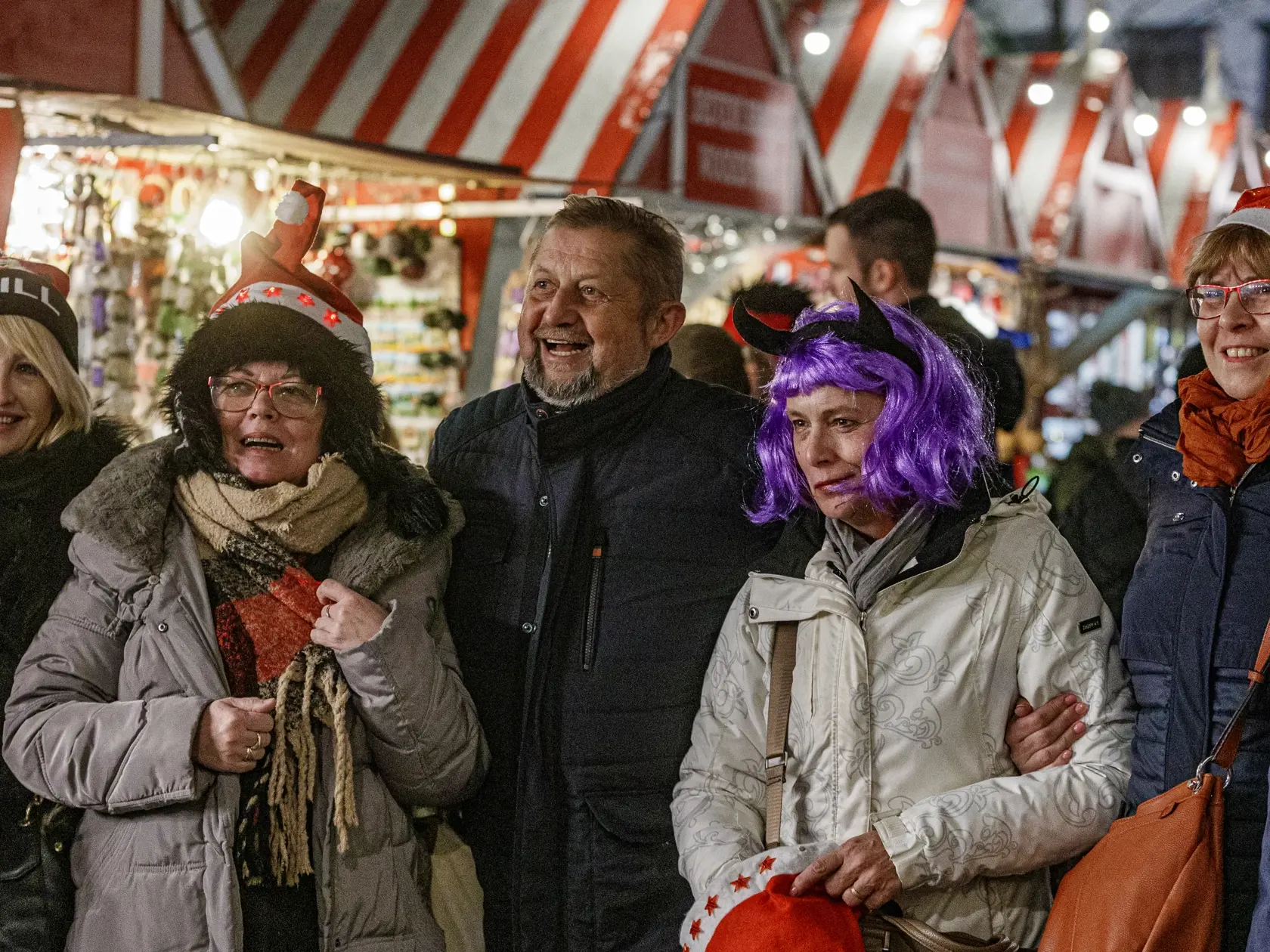 Na snímke neúspešný prezidentský kandidát Štefan Harabin, počas prechádzky s rodinou na bratislavských Vianočných trhoch.