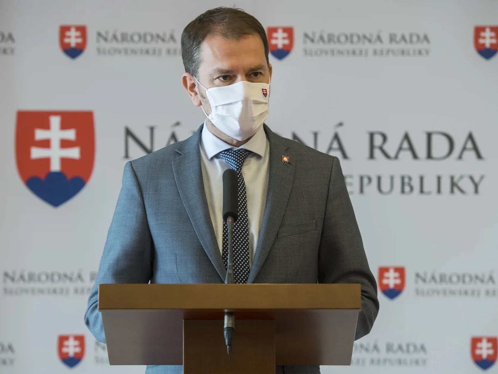 Predseda vlády SR Igor Matovič (OĽaNO) počas brífingu s novinármi po poslaneckom grémiu v budove NR SR 23. októbra 2020 v Bratislave.