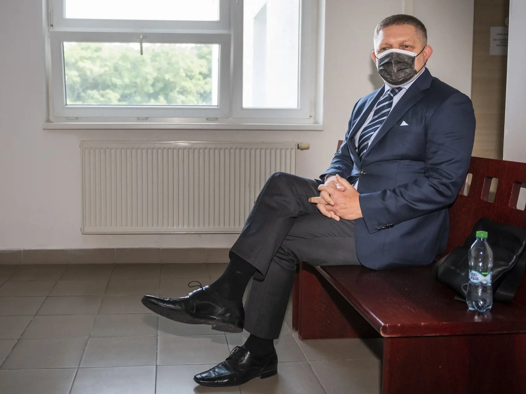 Na snímke poslanec NRSR Robert Fico ako verejnosť pred hlavným pojednávaním s bývalým špeciálnym prokurátorom Dušanom K. na Špecializovanom trestnom súde (ŠTS) v Pezinku vo štvrtok 12. augusta 2021. FOTO TASR - Jaroslav Novák