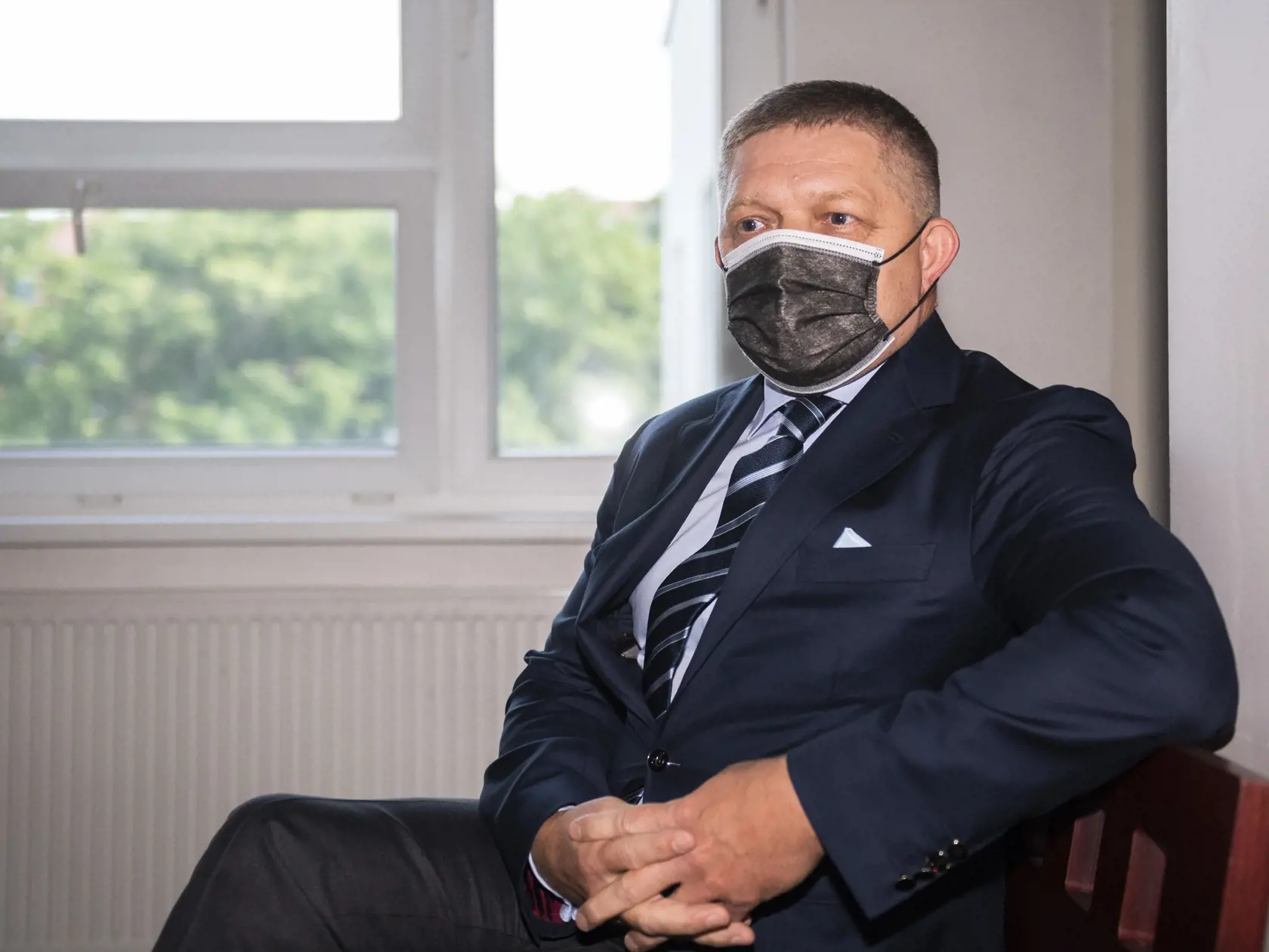 Na snímke poslanec NRSR Robert Fico ako verejnosť pred hlavným pojednávaním s bývalým špeciálnym prokurátorom Dušanom K. na Špecializovanom trestnom súde (ŠTS) v Pezinku vo štvrtok 12. augusta 2021. FOTO TASR - Jaroslav Novák