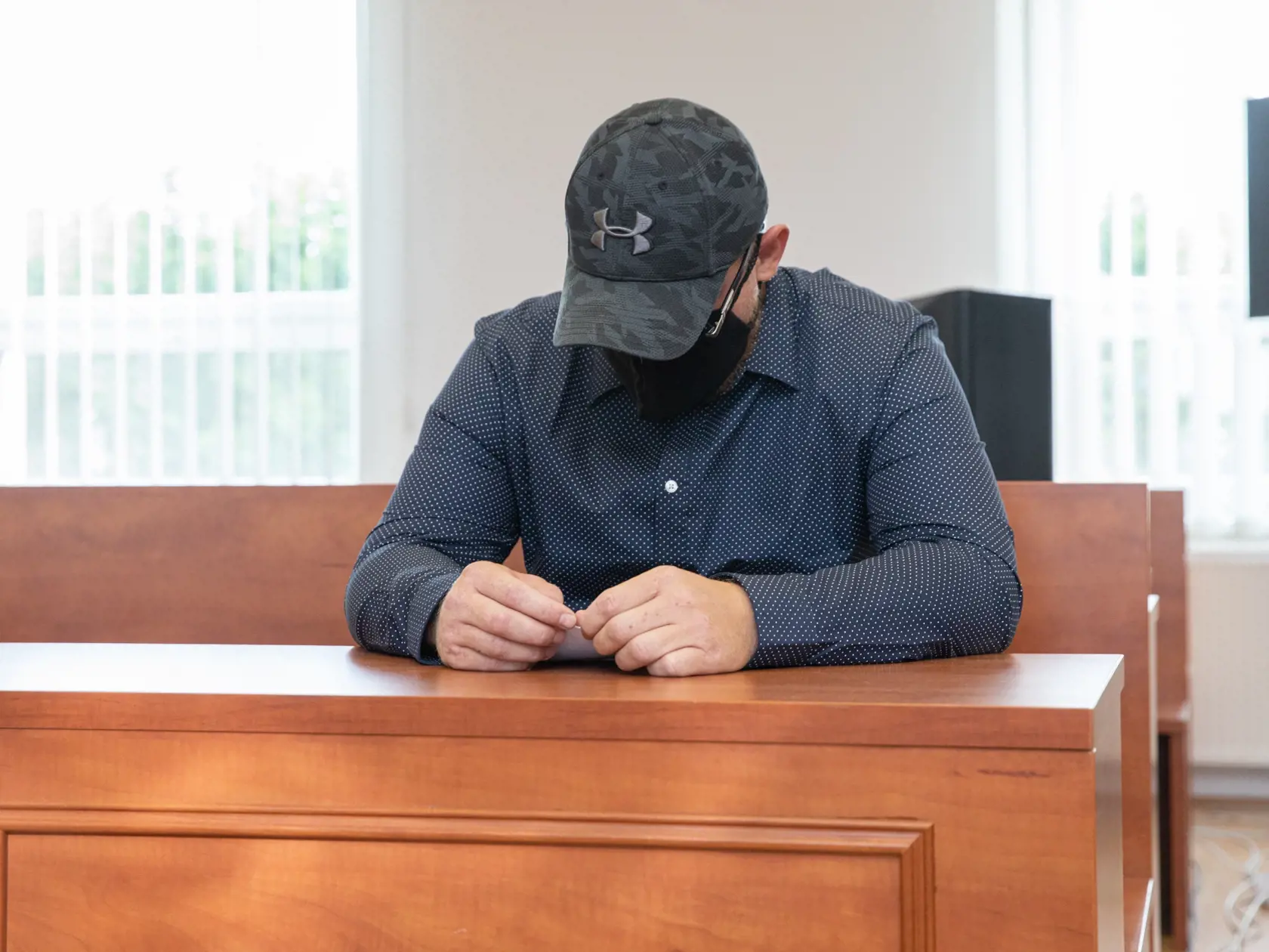 Na snímke je Csaba Dömötor ktorý je predvolaný ako svedok v škandále týkajúcom sa zmanipulovaných výpovedí kajúcnikov. Dömötora už stihli odsúdiť, dostal podmienku.
