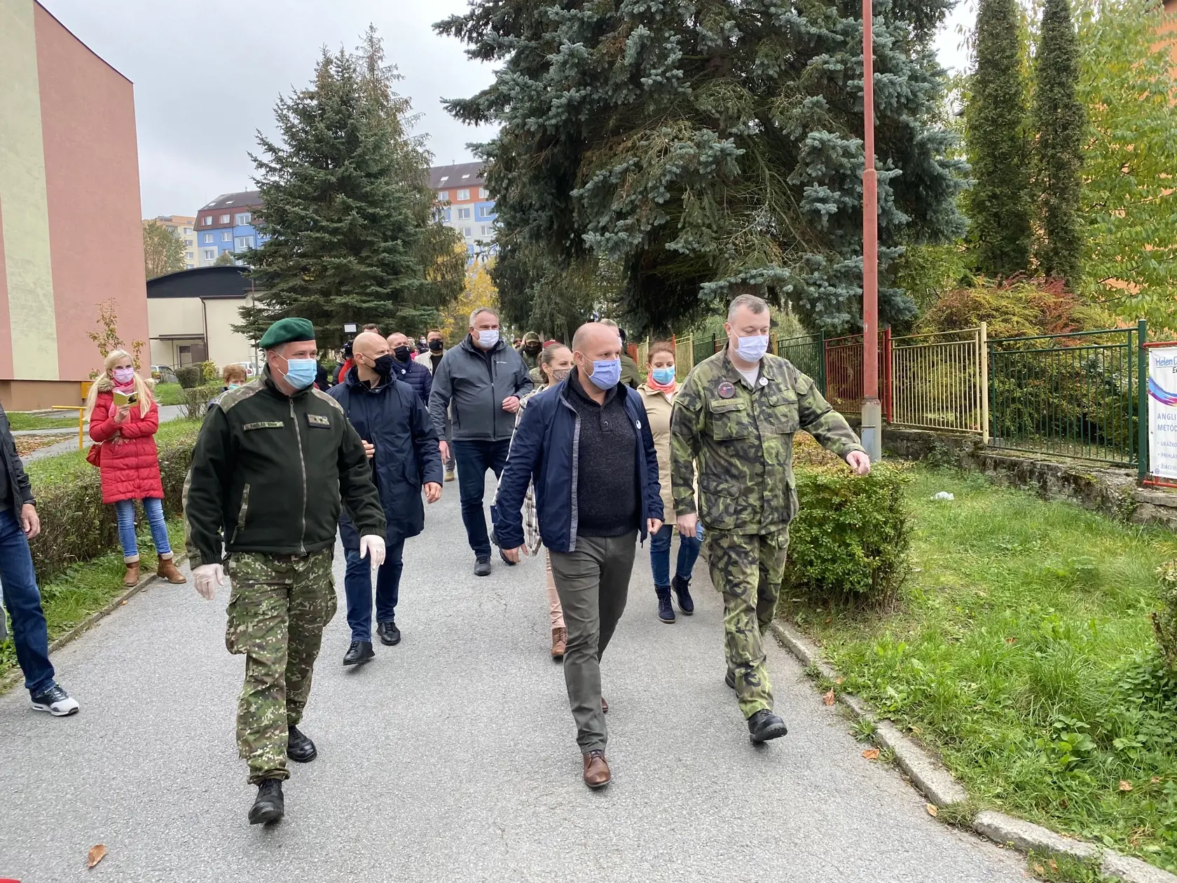 Na odberné miesto na ZŠ Wolkerova v Bardejove sa prišli pozrieť dvaja ministri - práce a sociálnych vecí Milan Krajniak a obrany Jaroslav Naď.
