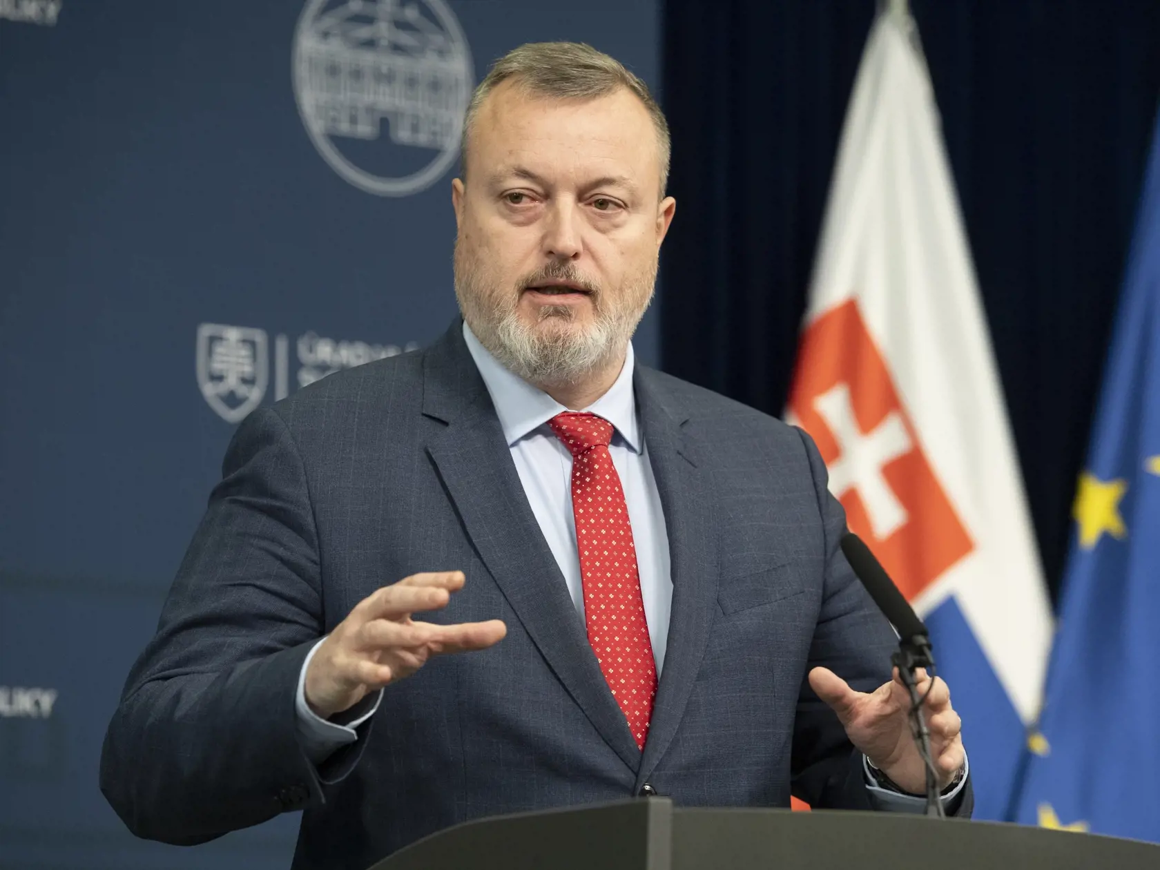 Na snímke minister práce, sociálnych vecí a rodiny SR Milan Krajniak (Sme rodina)