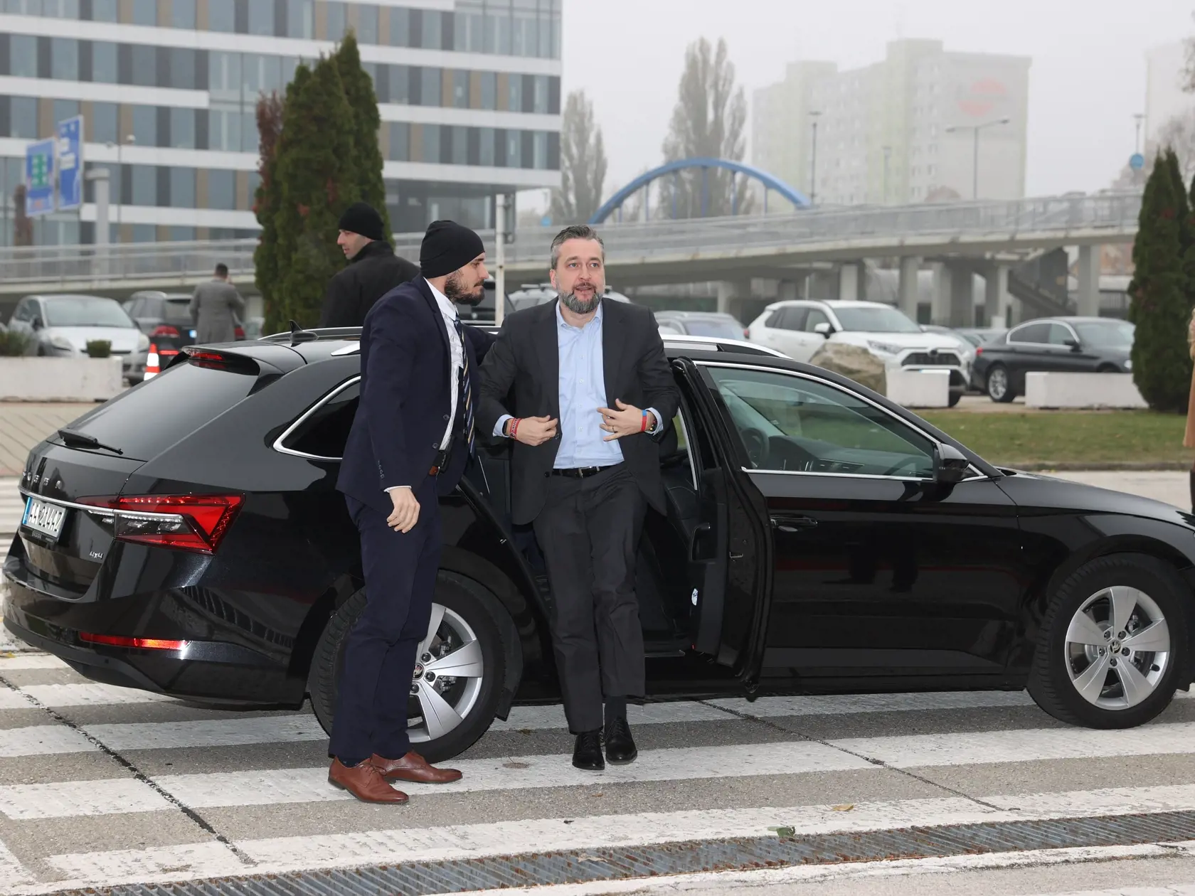 Europoslanec Ľuboš Blaha na oslavách strany Smer bez kravaty.