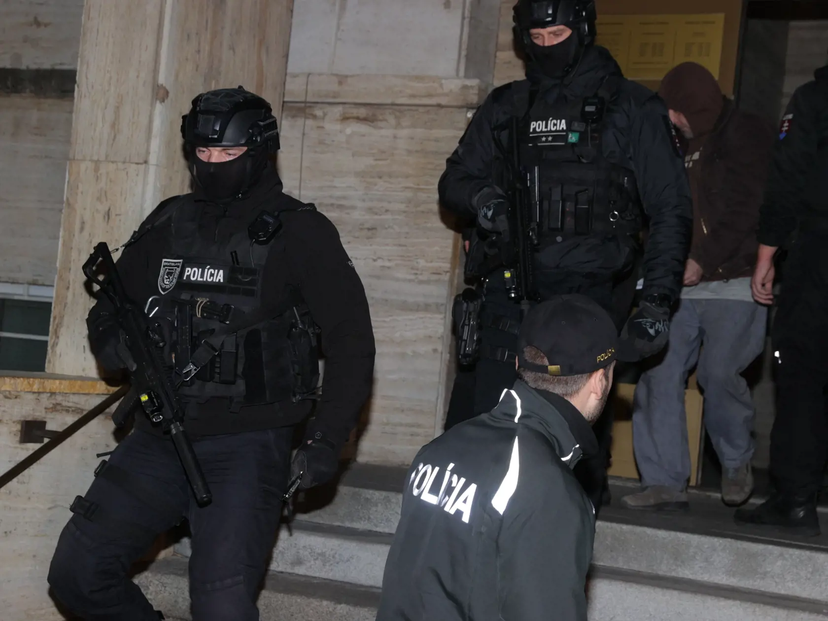 Podľa našich informácii sa mal 47-ročný muž priznať a mal začať spolupracovať s políciou.