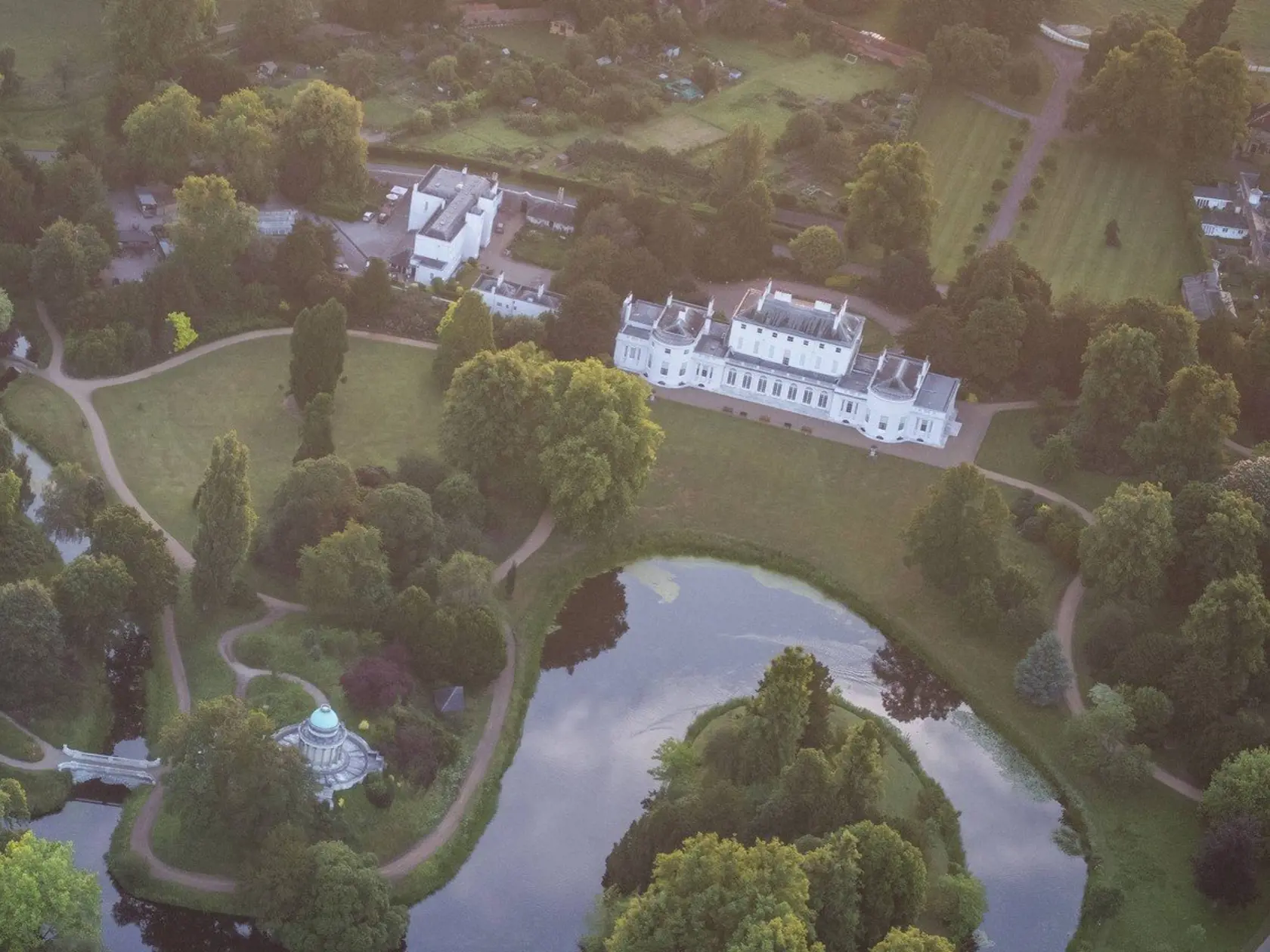 Letecký pohľad na Frogmore Cottage, bývalý domov Harryho a Meghan.