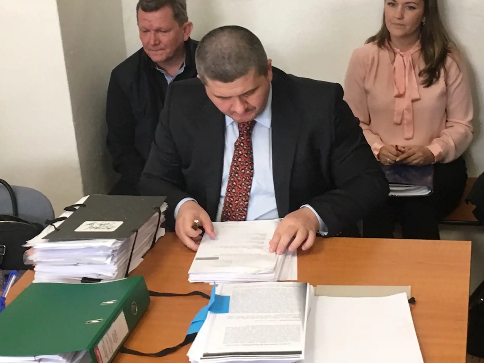 Slovenský pozemkový fond zastupuje advokát Michal Mandzák.