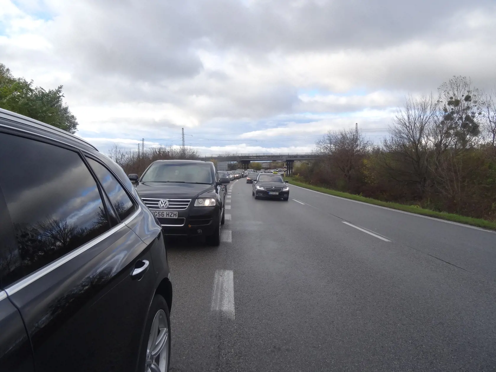 Na východe pripravili pre dnešné testovanie najväčšie drive-in odberné miesto na Slovensku. Na košickom letisku pri Aeroklube cez noc pripravili až 14 odberných stanovíšť.