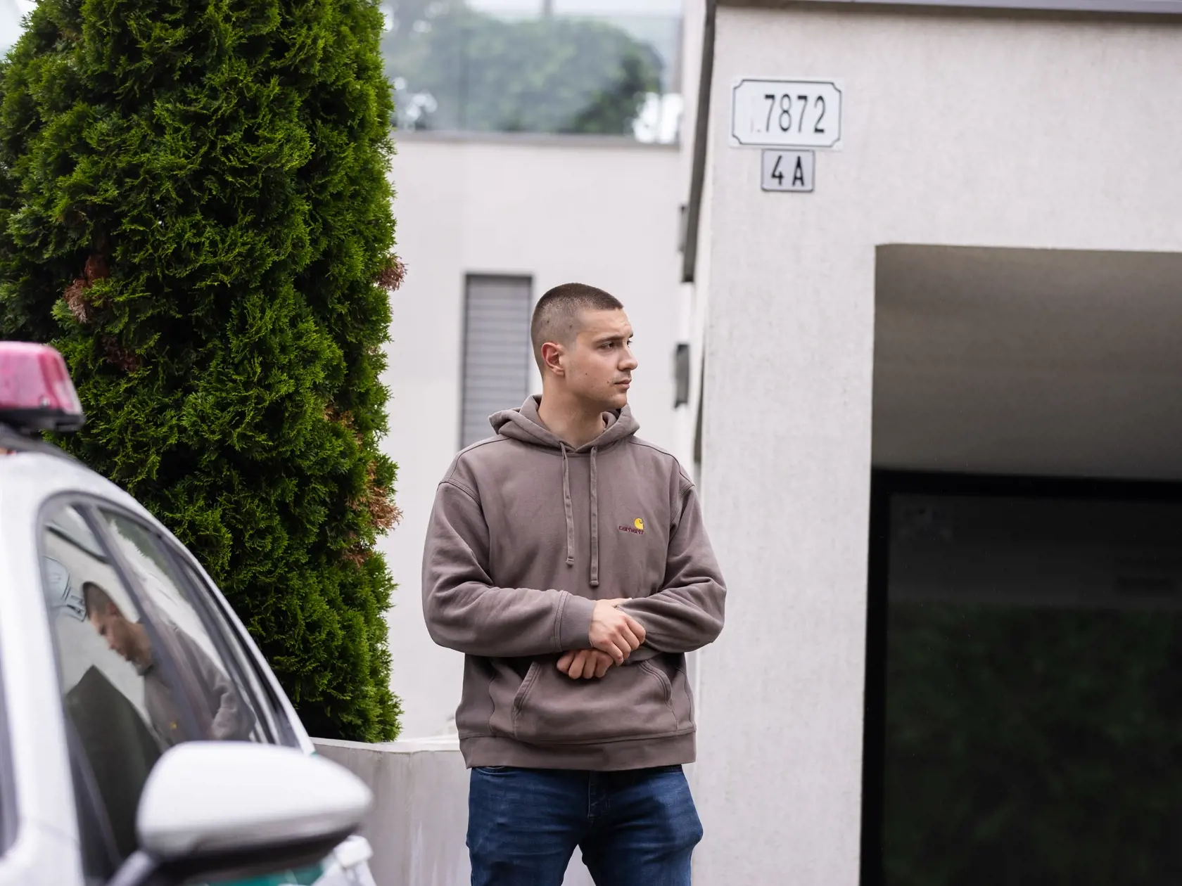 Policajný doprovod pred Sokolská residence kde býva premiér Robert Fico. 