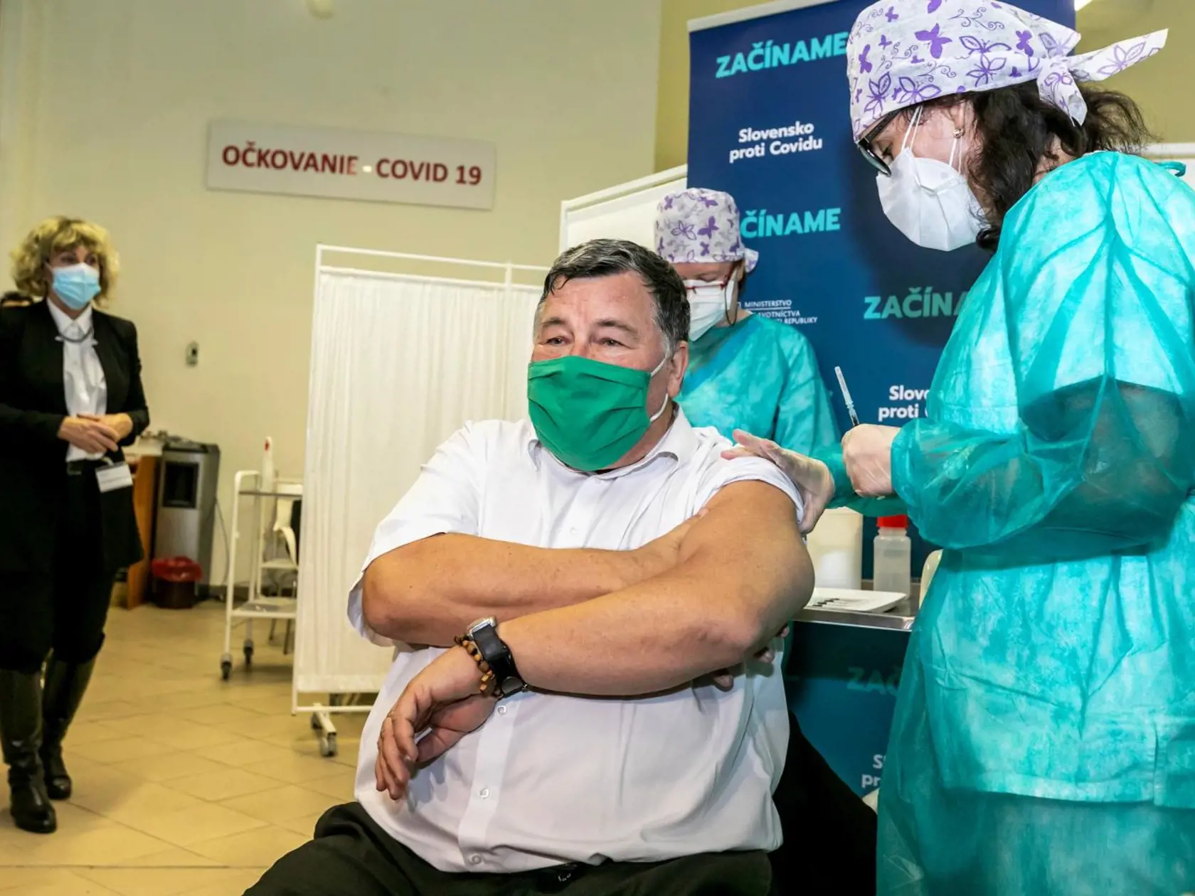 PROFESOR KRČMÉRY
Popiera, že by žiadal
o ochranku. Je však rád, že
polícia rieši prípady, keď sa
jemu a jeho rodine ľudia
vyhrážajú.