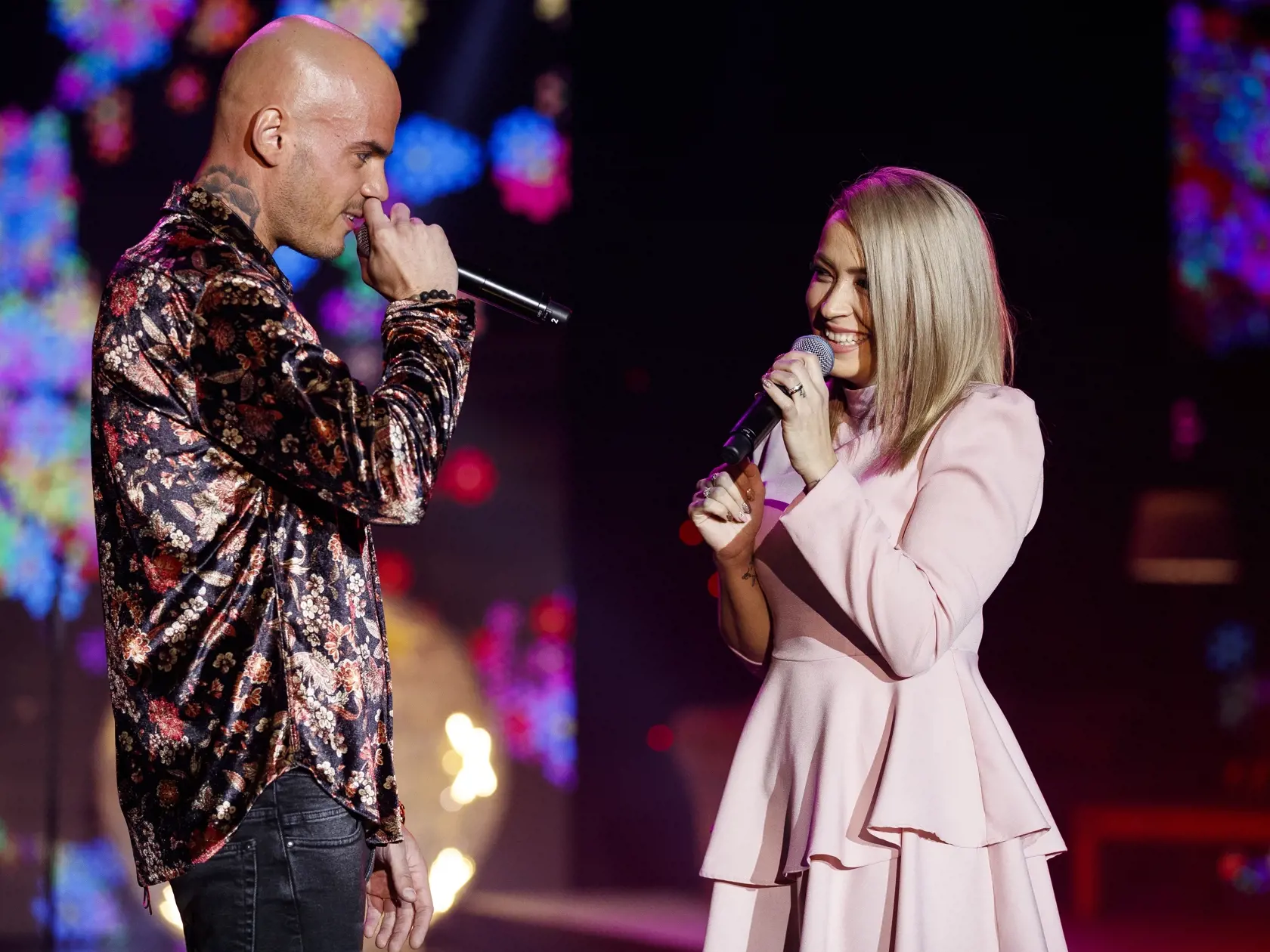 Na snímke speváčka Dominika Mirgová a raper Majself počas benefičného koncertu nadácie Úsmev ako dar v bratislavskej Inchebe.