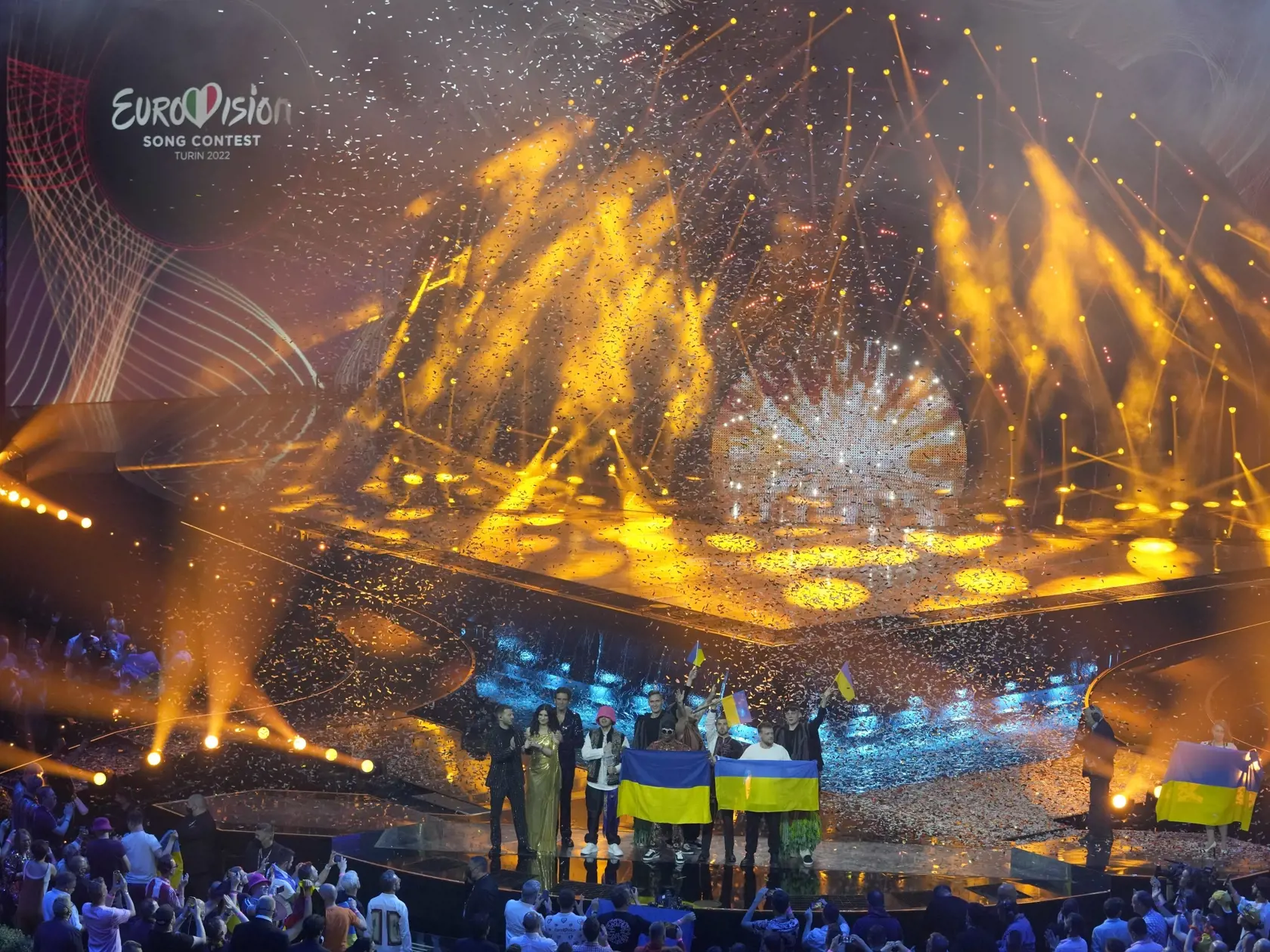 Na snímke ukrajinská hiphopová skupina Kalush Orchestra, ktorá sa stala víťazom 66. ročníka Eurovízie v Turíne v nedeľu 15. mája 2022.