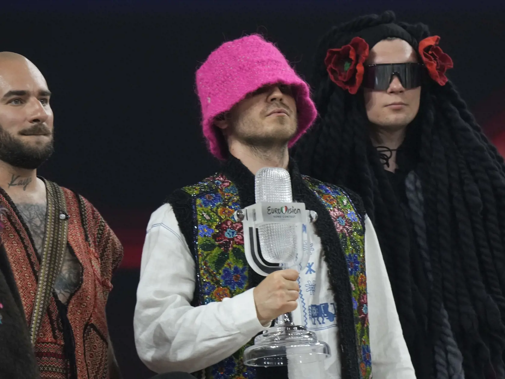 Na snímke ukrajinská hiphopová skupina Kalush Orchestra, ktorá sa stala víťazom 66. ročníka Eurovízie v Turíne v sobotu 14. mája 2022.