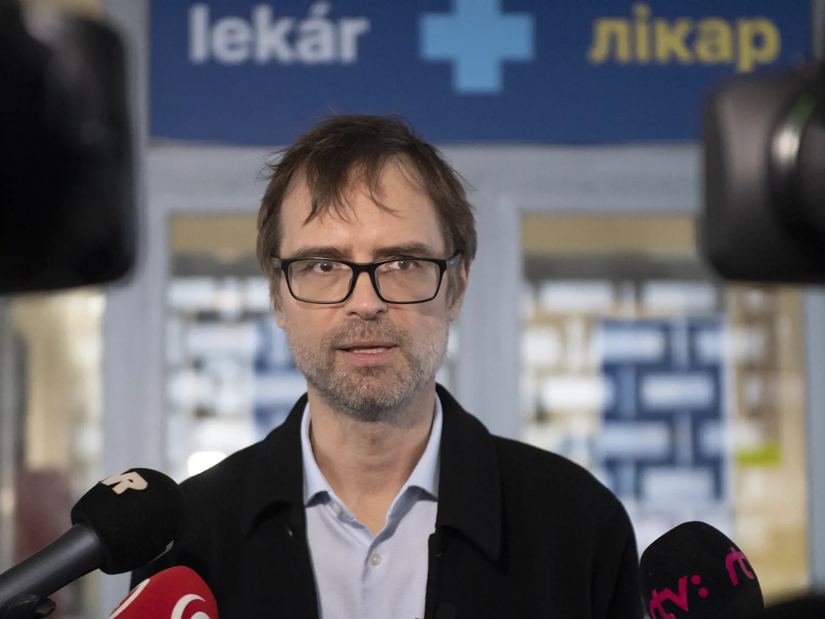 Na snímke riaditeľ odboru zdravotníctva BSK Tomáš Szalay počas tlačovej konferencie k očkovaniu proti HPV vírusu 16. decembra 2022 v Bratislave. FOTO TASR - Pavel Neubauer




