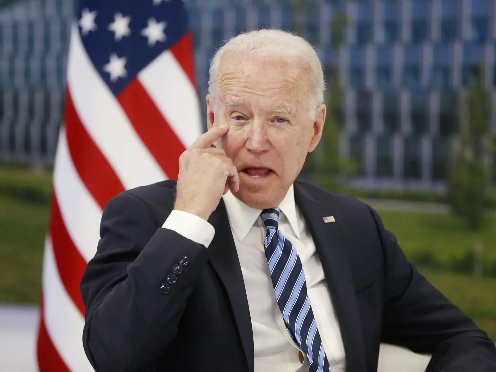 KK13 Brusel - Americký prezident Joe Biden počas bilaterálneho stretnutia s generálnym tajomníkom NATO Jensom Stoltenbergom v rámci summitu NATO v Bruseli v pondelok 14. júna 2021. FOTO TASR/AP