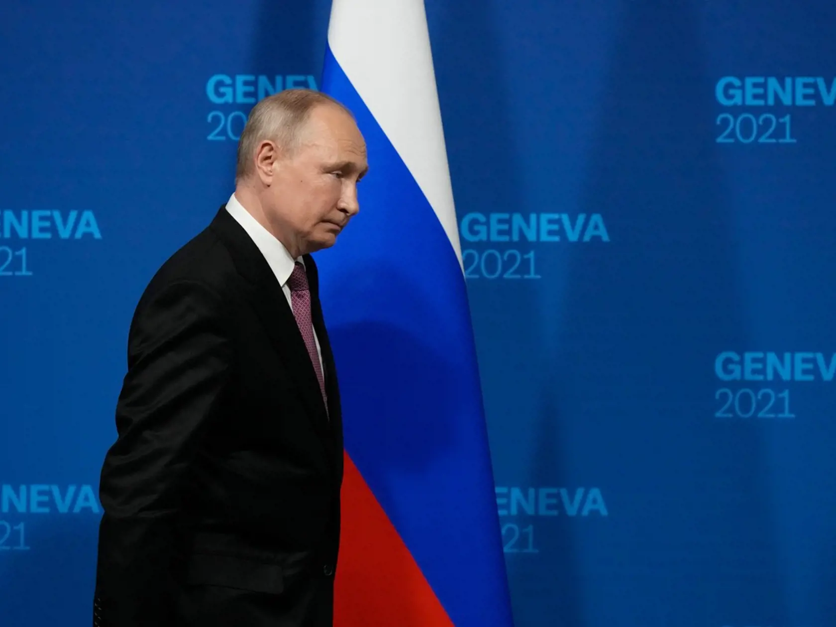 Americký prezident Joe Biden a šéf Kremľa Vladimir Putin sa na stredajšom summite v Ženeve dohodli, že veľvyslanci ich krajín sa vrátia na svoje pôsobiská a budú pokračovať v plnení svojich diplomatických povinností.