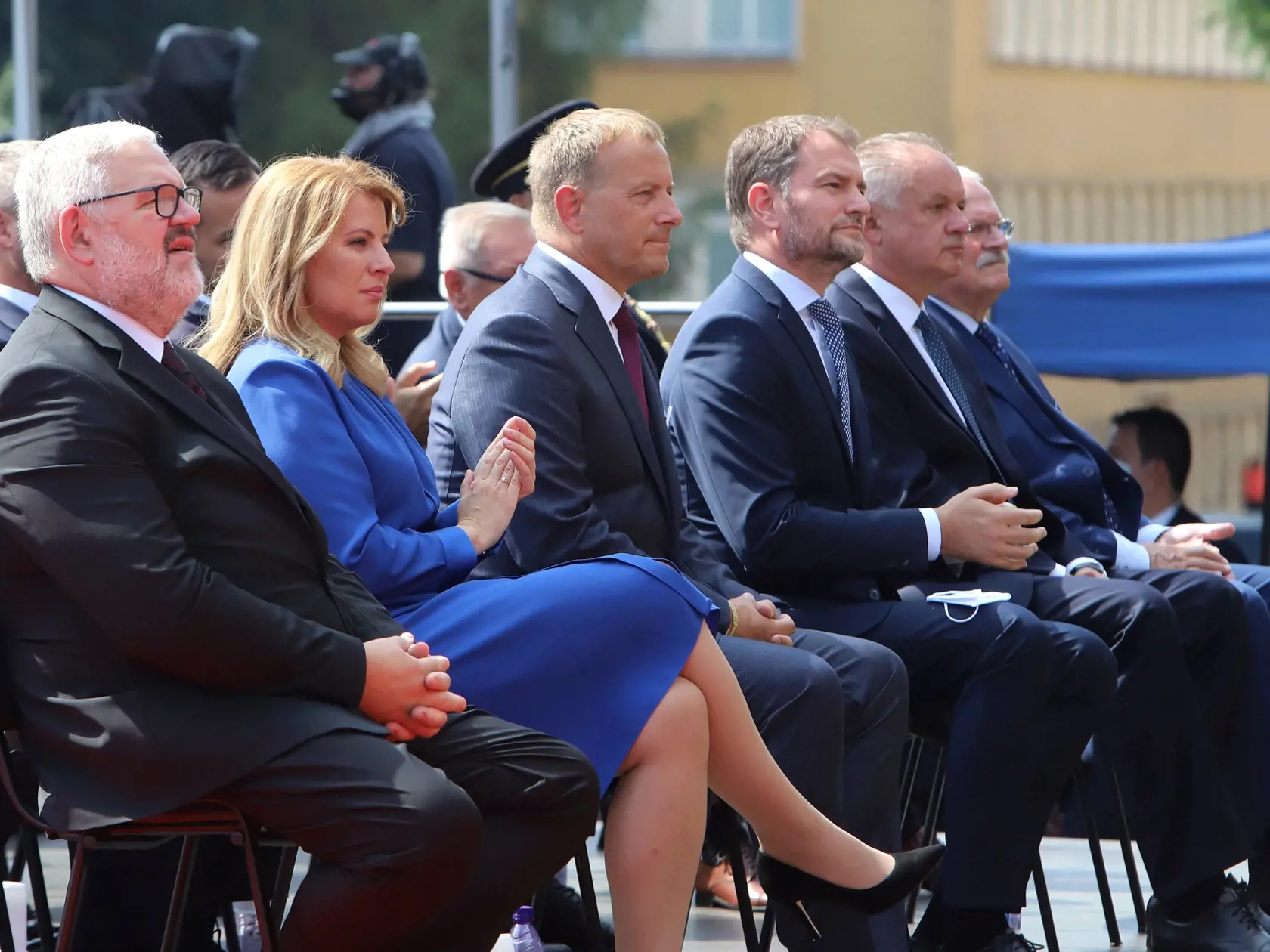 Na snímke zľava riaditeľ Múzea SNP Stanislev Mičev, prezidentka SR Zuzana Čaputová, predseda parlamentu Boris Kollár (Sme rodina), predseda vlády SR  Igor Matovič (OĽaNO) a exprezidenti Andrej Kiska a Ivan Gašparovič počas centrálnych oslaváv 76. výročia Slovenského národného povstania v areáli Pamätníka SNP v Banskej Bystrici, 29. augusta 2020. FOTO TASR - Ján Krošlák