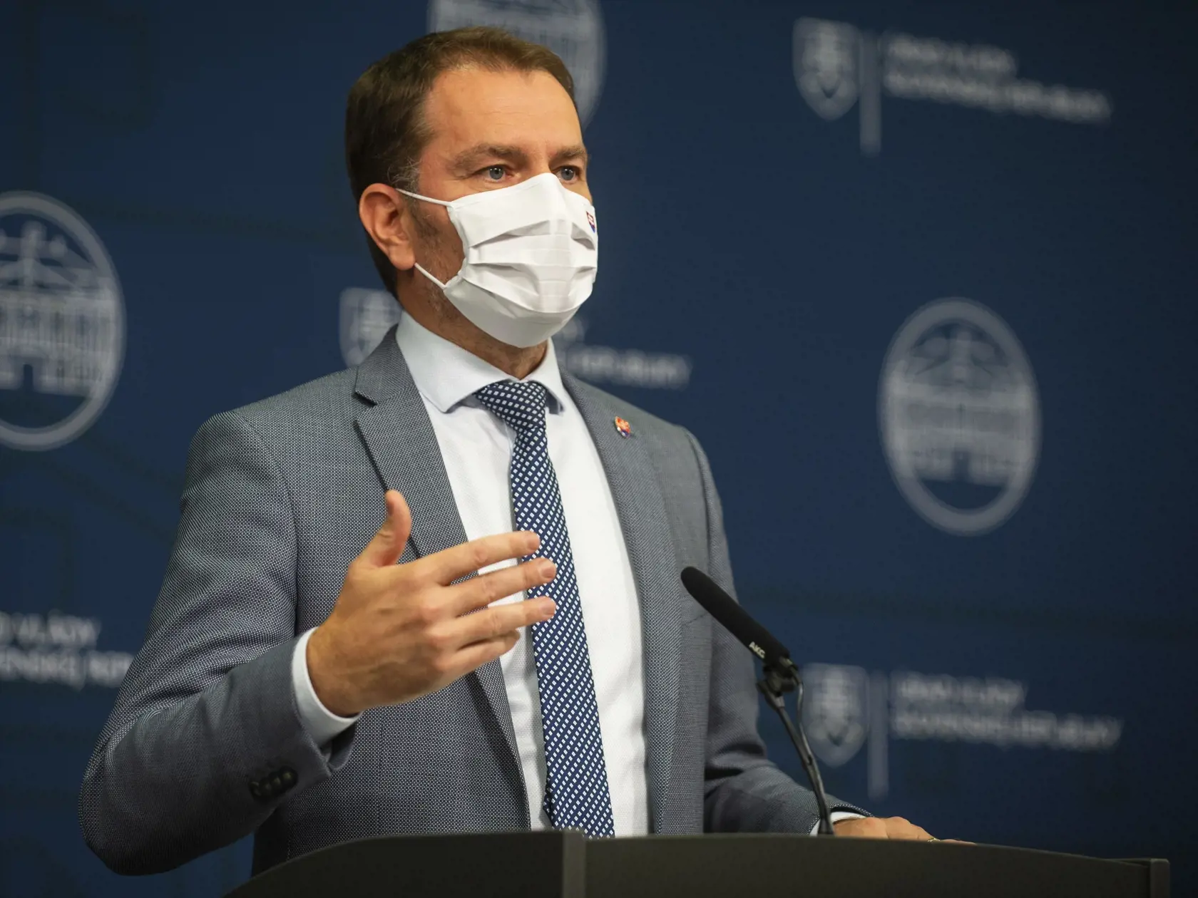 Na snímke predseda vlády SR Igor Matovič počas tlačovej konferencie k výsledkom prvého dňa pilotnej fázy testovania na ochorenie COVID-19 v okresoch na Orave a v Bardejove, 23. októbra 2020 v Bratislave. FOTO TASR - Jakub Kotian