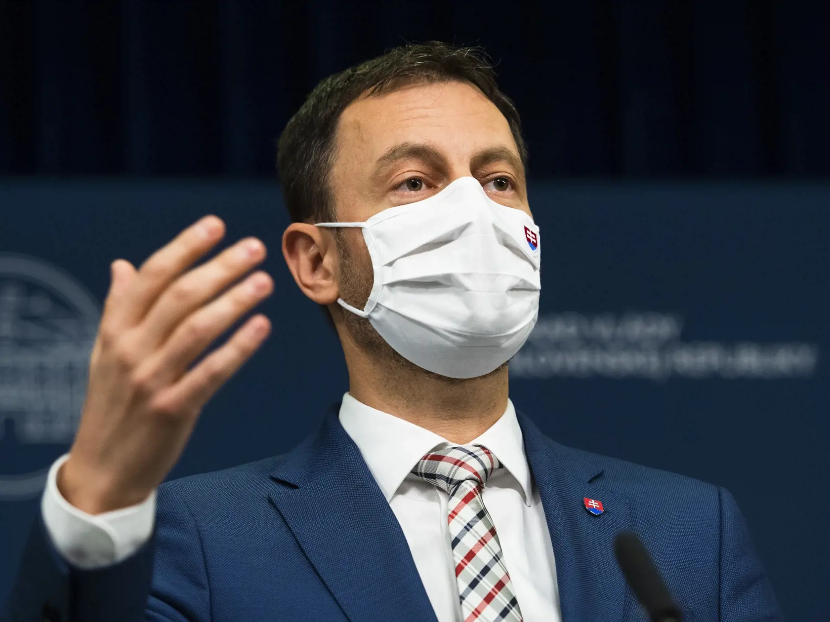 Na snímke minister financií SR Eduard Heger (OĽaNO) počas tlačovej konferencie k štátnemu rozpočtu po 43. rokovaní vlády SR v Bratislave 14. októbra 2020. FOTO TASR - Jaroslav Novák