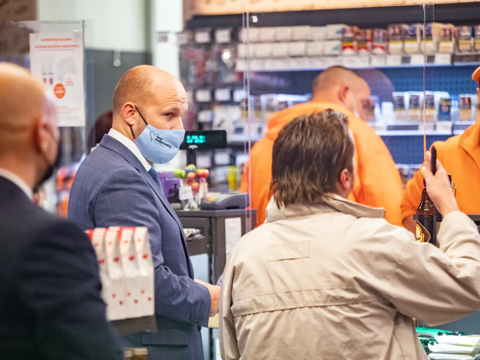 Natáčanie nového seriálu s názvom Pumpa. Na fotke je minister obrany Jaroslav Naď.