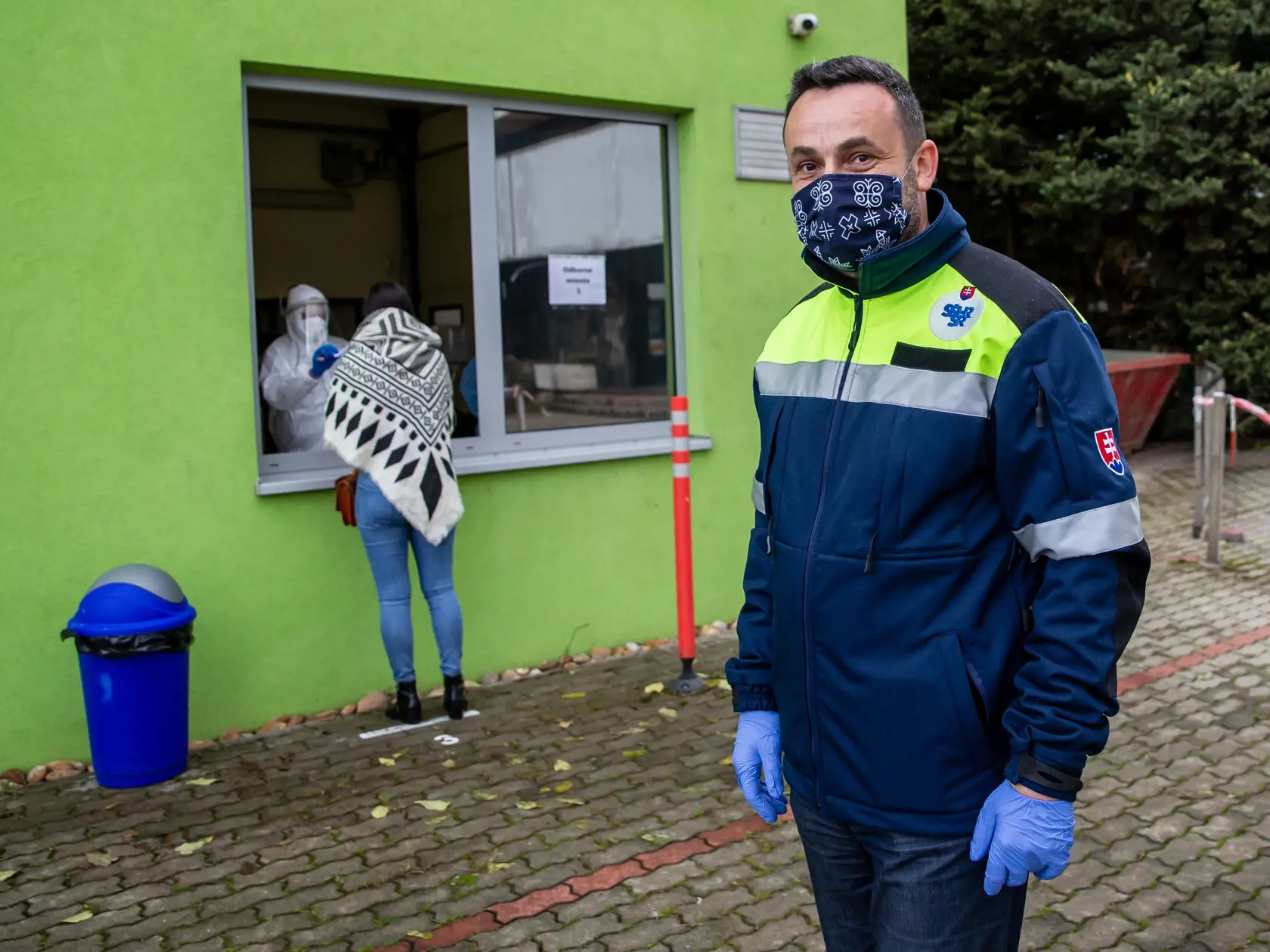 Šéf štátnych hmotných rezerv nás navigoval k voľnému odberovému okienku.
