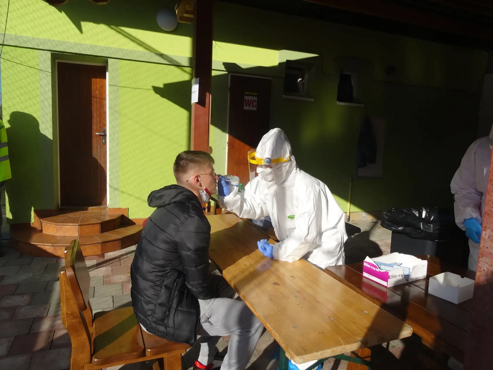 Testovaní aj testujúci v Kechneci pohodlne sedeli.