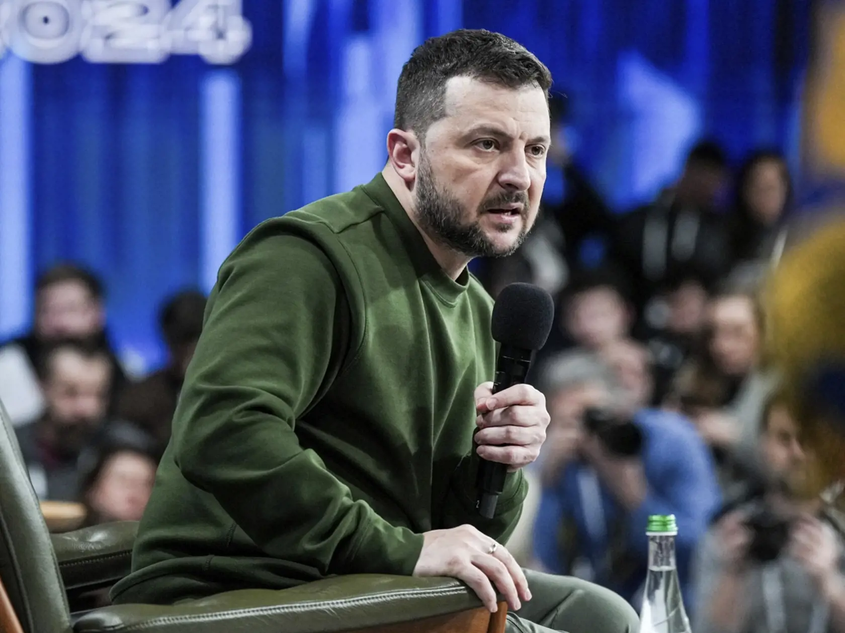 Ukrajinský prezident Volodymyr Zelenskyj v pondelok vyzval spojencov, aby voči Ukrajine preukázali rovnakú "jednotu" ako voči Izraelu, ktorý s podporou Západu cez víkend odrazil mohutný dronový a raketový útok iránskej armády.