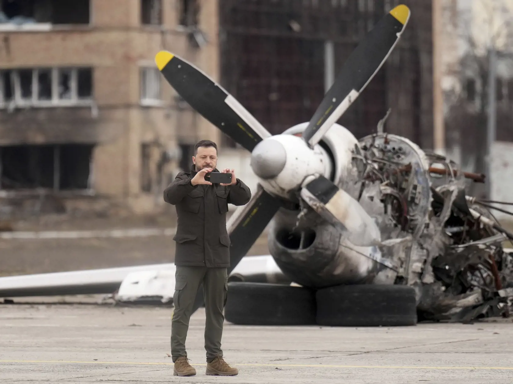 Vo svojom príspevku na platforme Telegram sa Zelenskyj poďakoval spojencom, ktorí reagovali na výzvu Ukrajiny na poskytnutie ďalších prostriedkov protivzdušnej obrany. Pripomenul však, že intenzita ruských útokov si vyžaduje väčšiu jednotu.