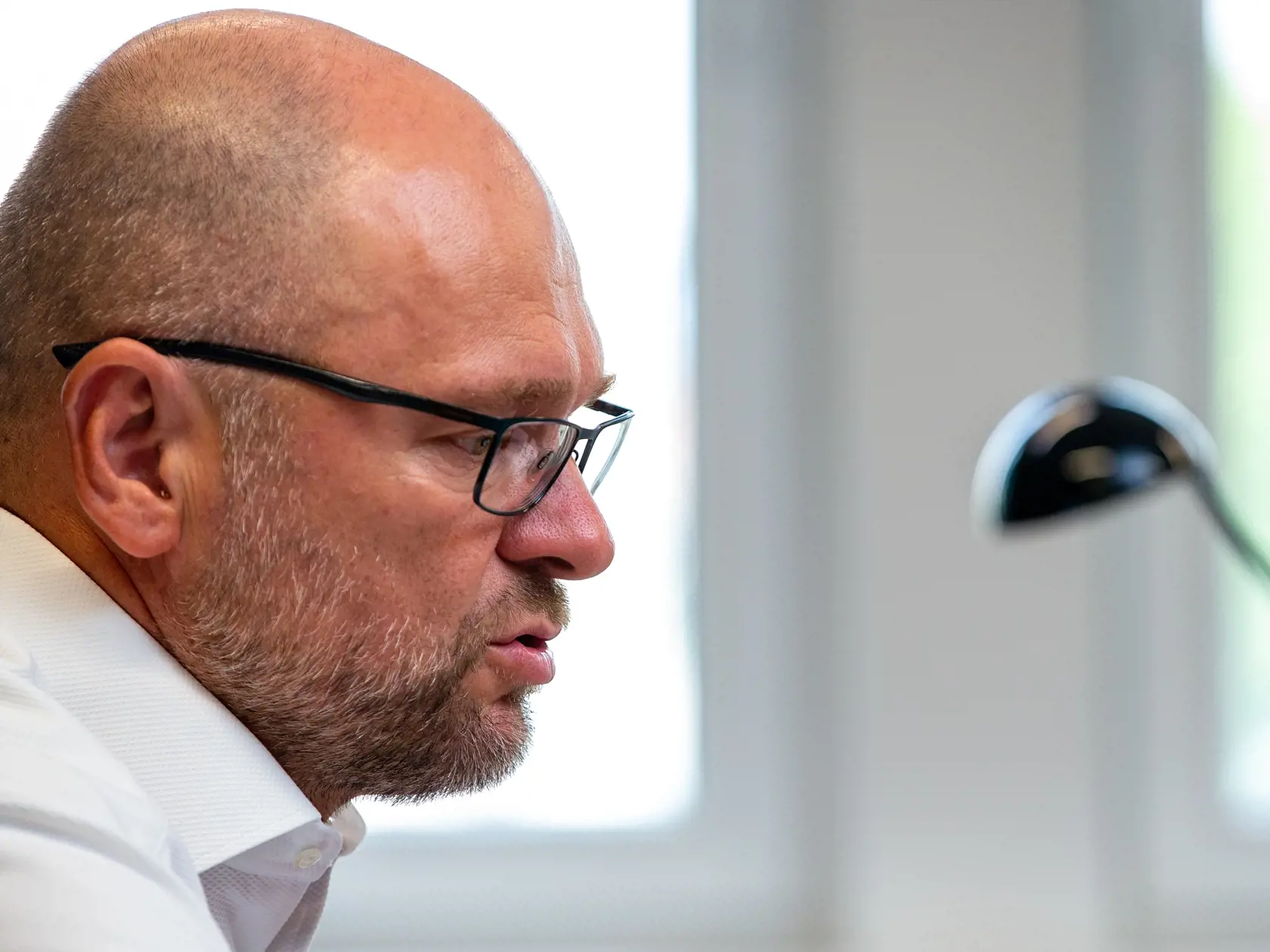 Na snímke je minister horpodárstva SR Richard Sulík počas rozhovoru v Bratislave. 