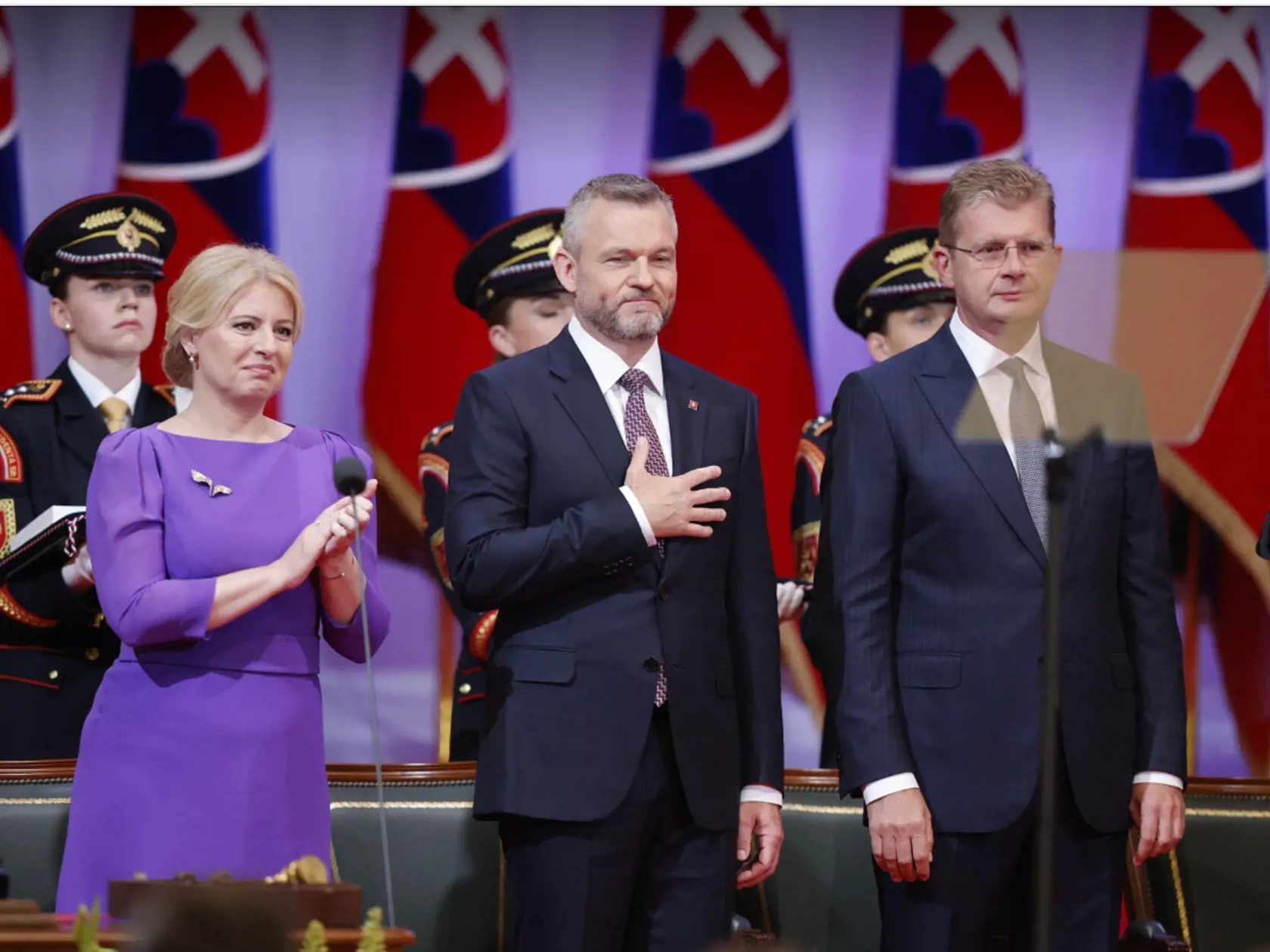 Peter Pellegrini zložil do rúk predsedu Ústavného súdu SR Ivana Fiačana ústavou predpísaný sľub a ujíma sa funkcie prezidenta SR.