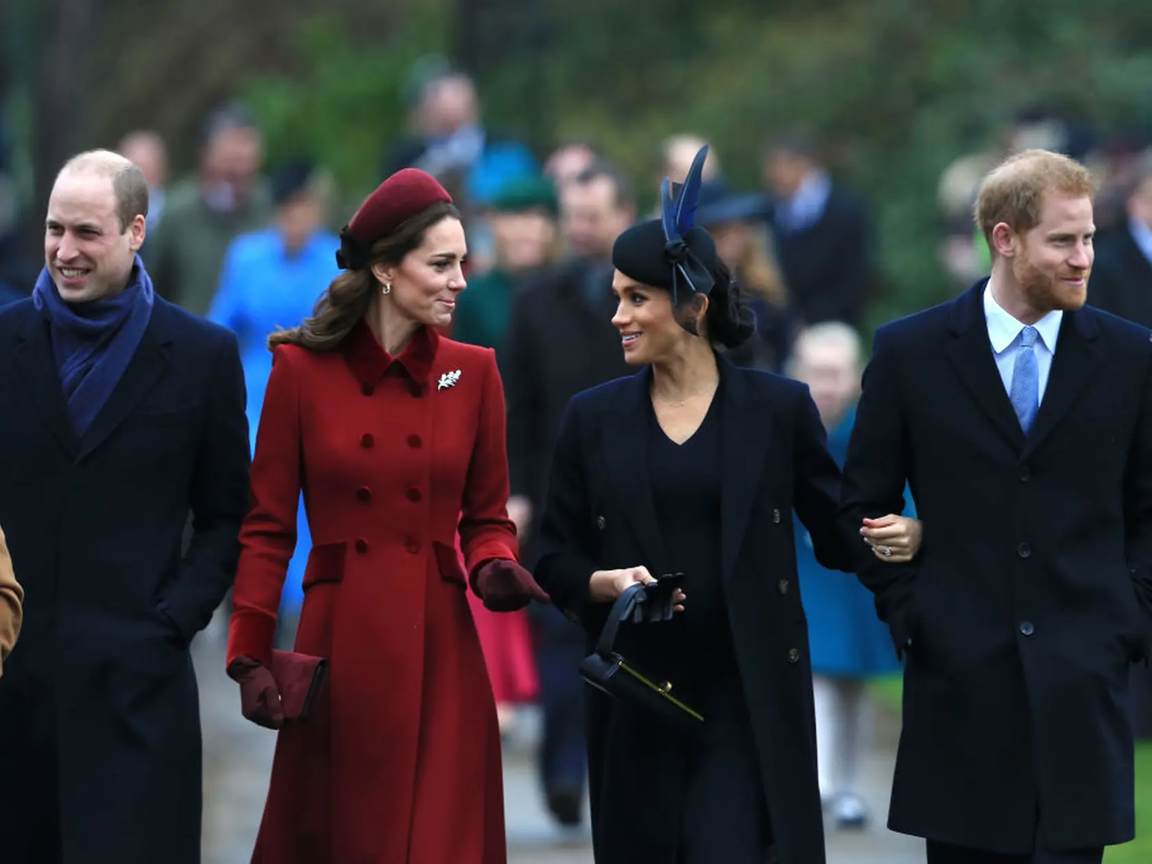 Objímanie Meghan narobilo zlú krv. Šírili sa fámy, že flirtuje s Williamom. Bol to pritom jej bežný pozdrav.