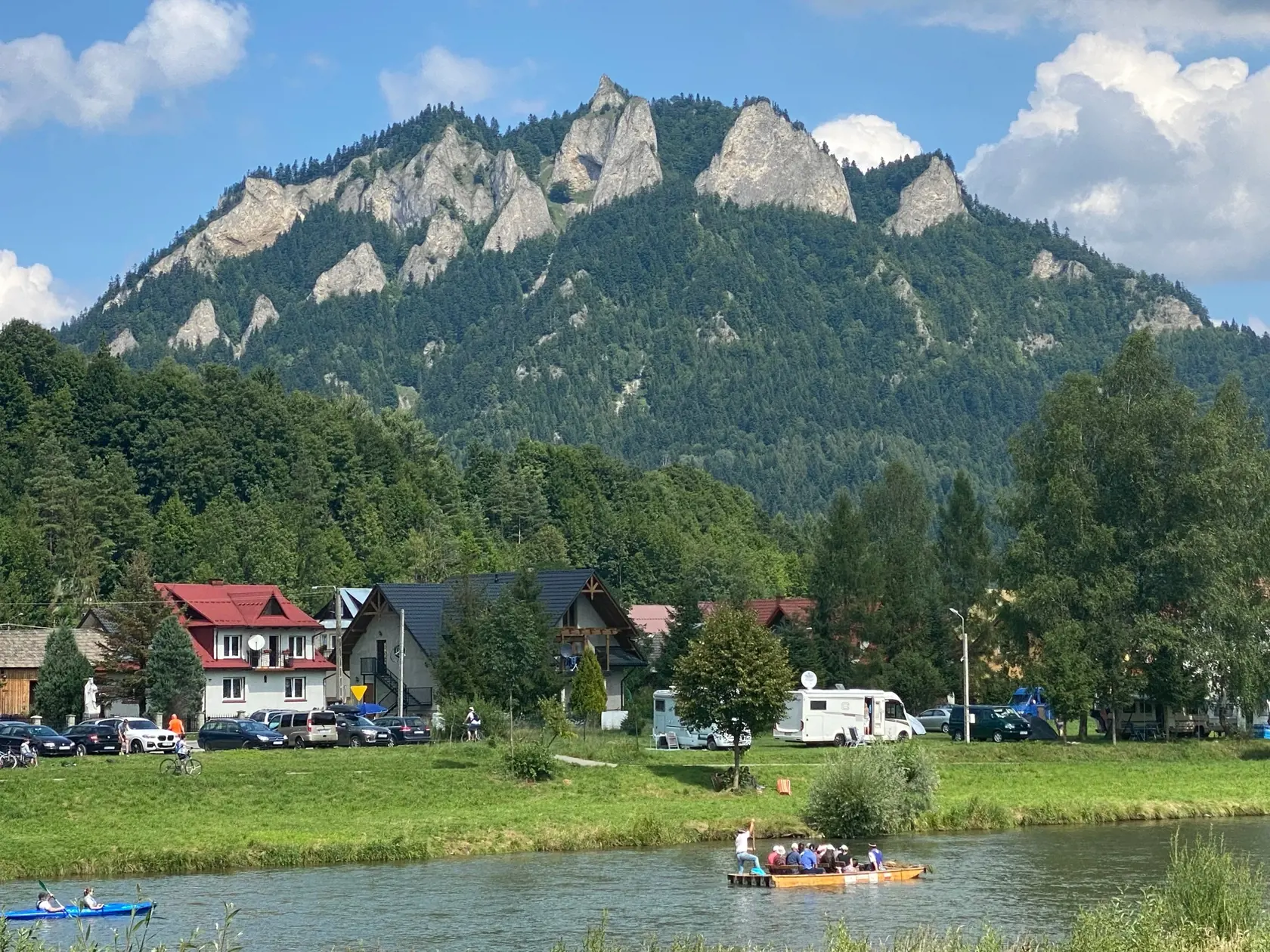 Vrch Tri koruny leží na poľskej strane.