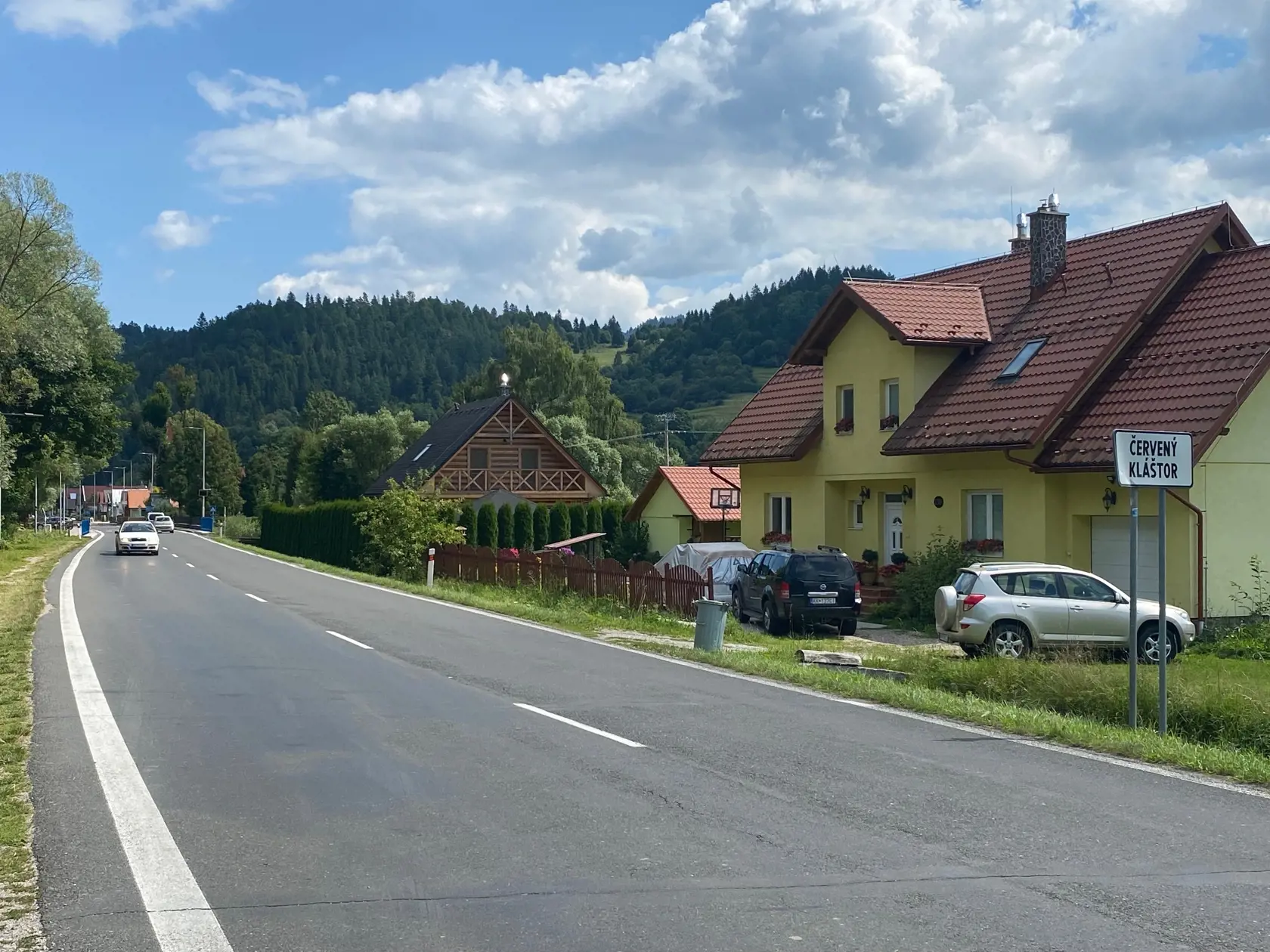 Červený Kláštor je sídlom Pienín.