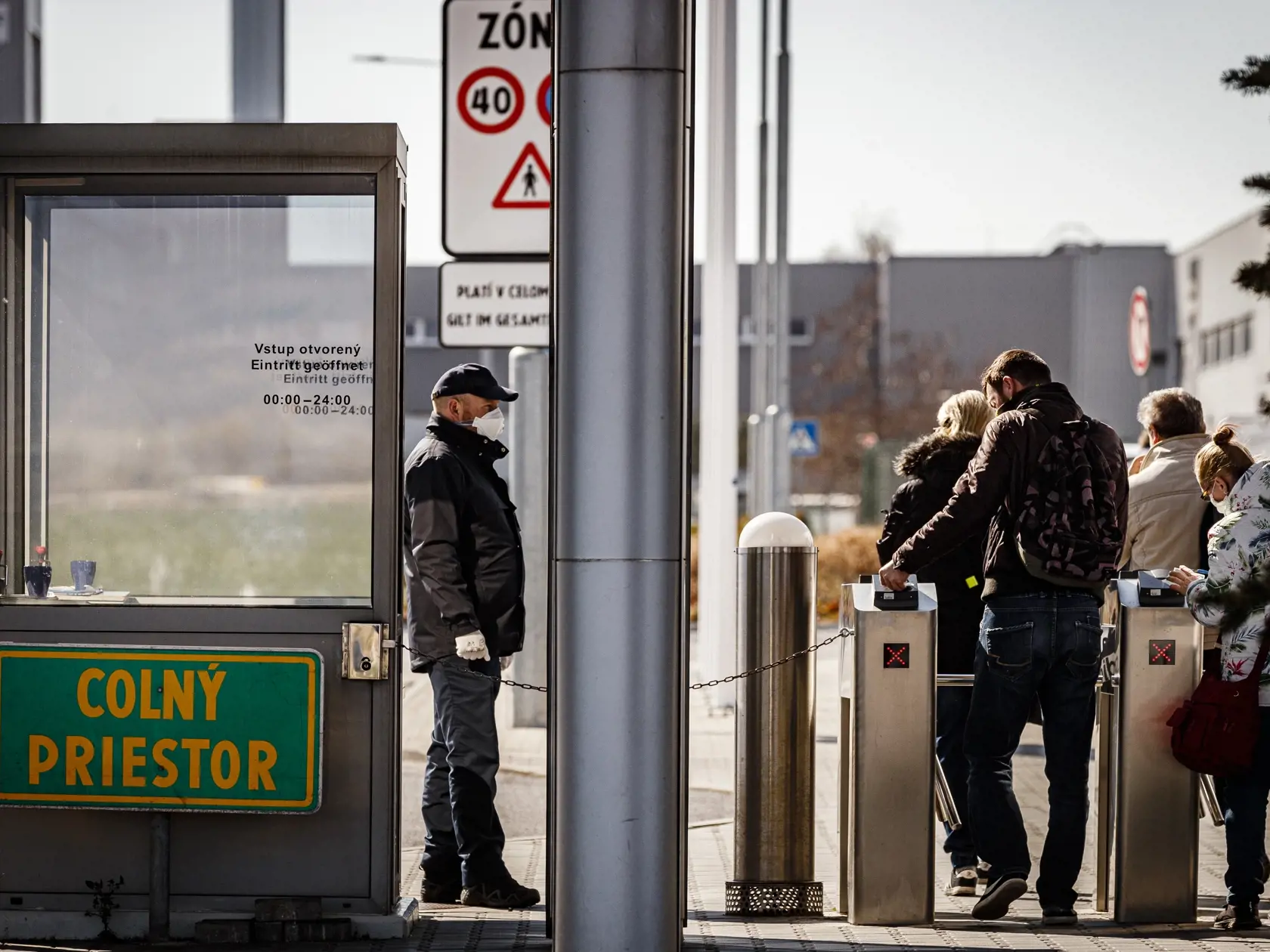 Zamestnávateľ vás od pondelka môže do práce pustiť len v prípade, že máte certifikovaný výsledok negatívneho testu na koronavírus.