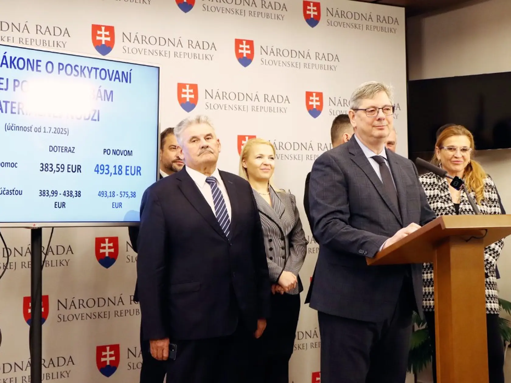 Minister spravodlivosti predstavuje novelu zákona o bezplatnej právnej pomoci.